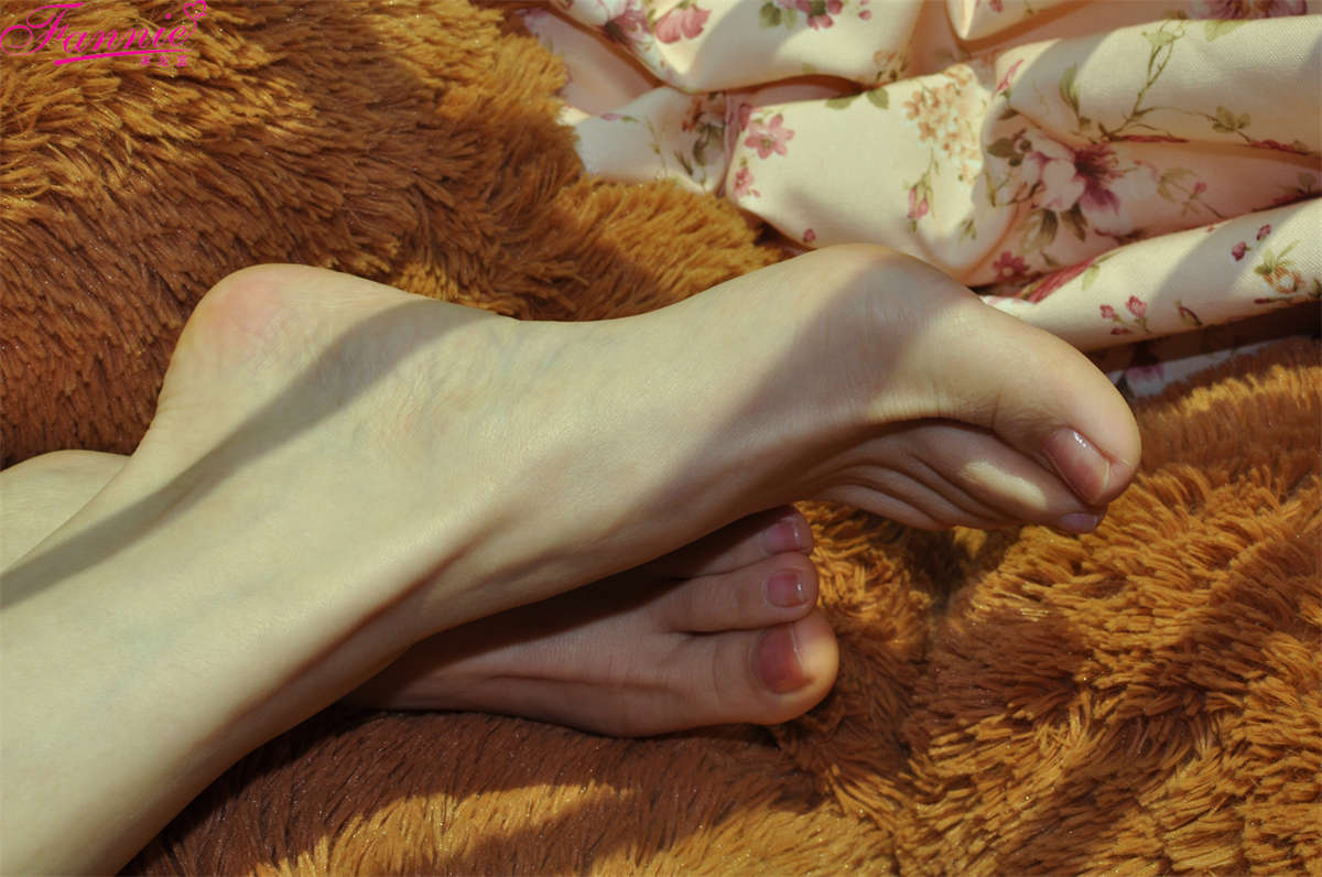 Fannie芬妮美足园NO.264 午后斜阳 温暖惬意（裸足）-日更街拍