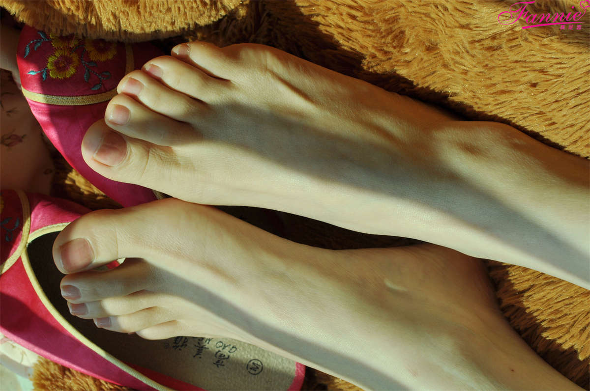 图片[2]-Fannie芬妮美足园NO.264 午后斜阳 温暖惬意（裸足）-日更街拍