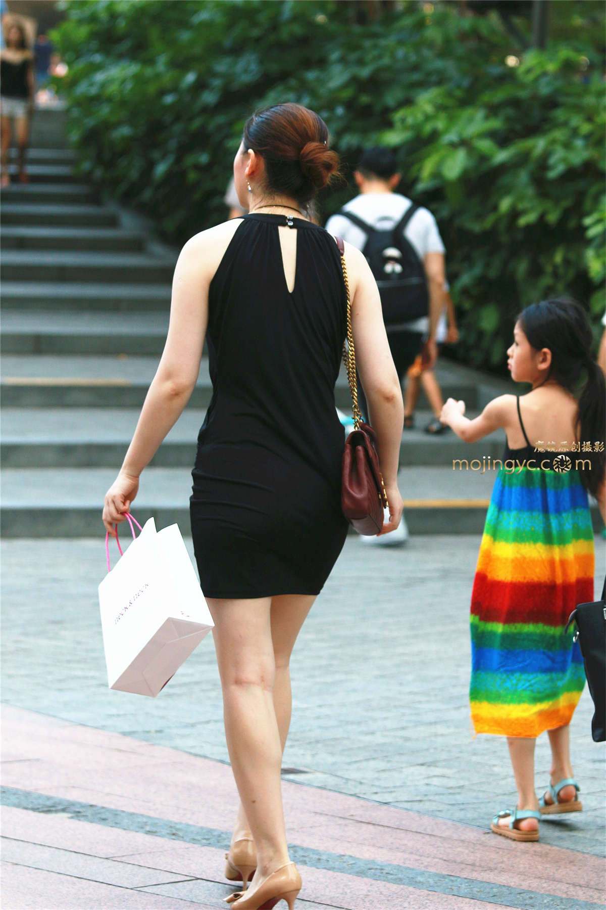 图片[2]-黑包裙少妇-日更街拍