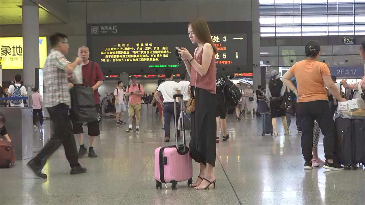 图片[2]-性感到极致的漂亮女神,裸足堪称完美无瑕-日更街拍