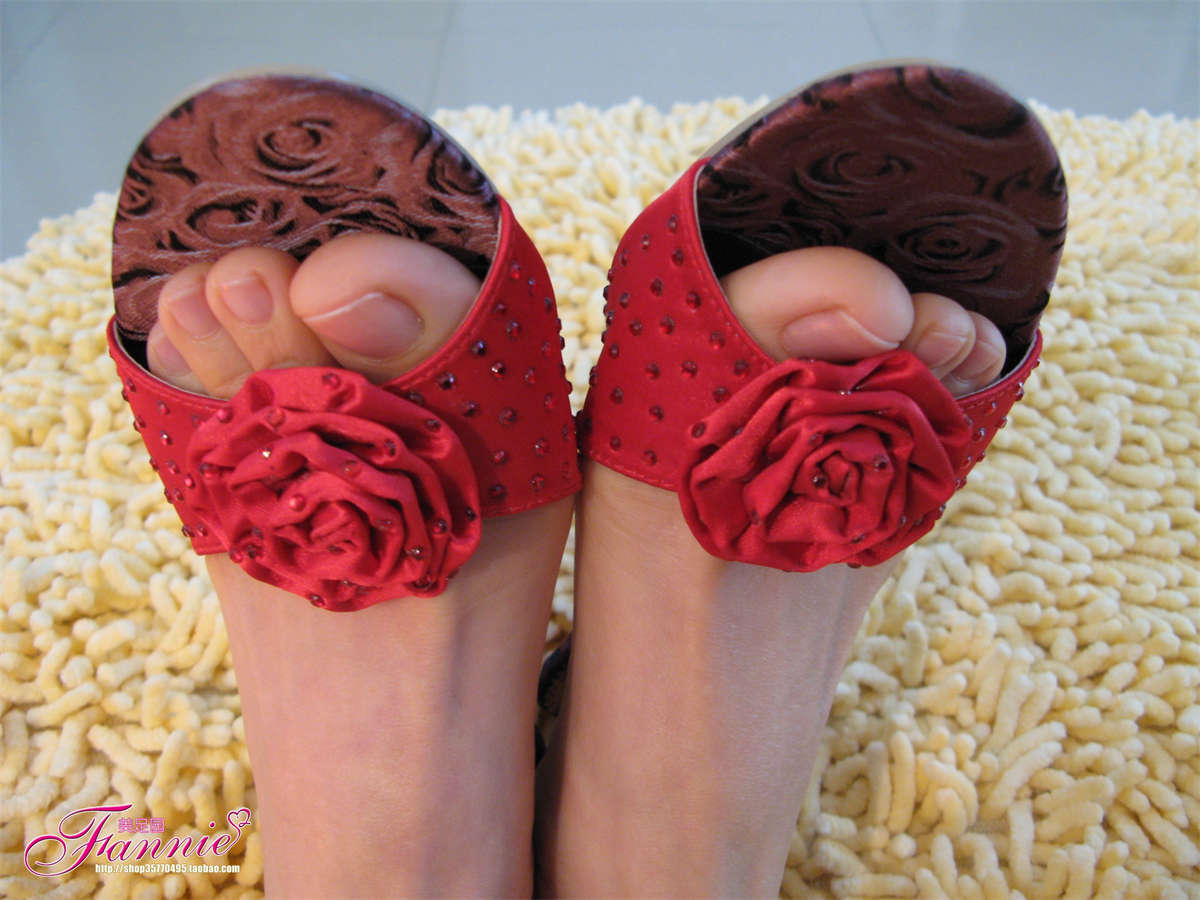 图片[2]-Fannie芬妮美足园NO.266 双影共分红—并蒂莲系列（红凉拖）-日更街拍