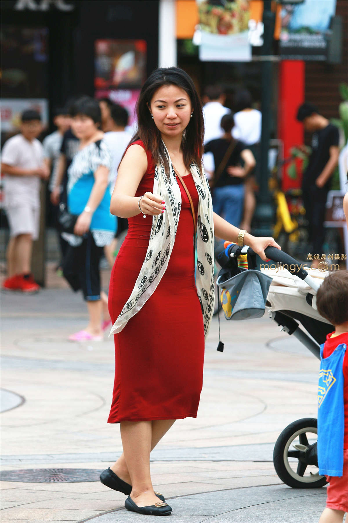 红裙丰满熟女-日更街拍