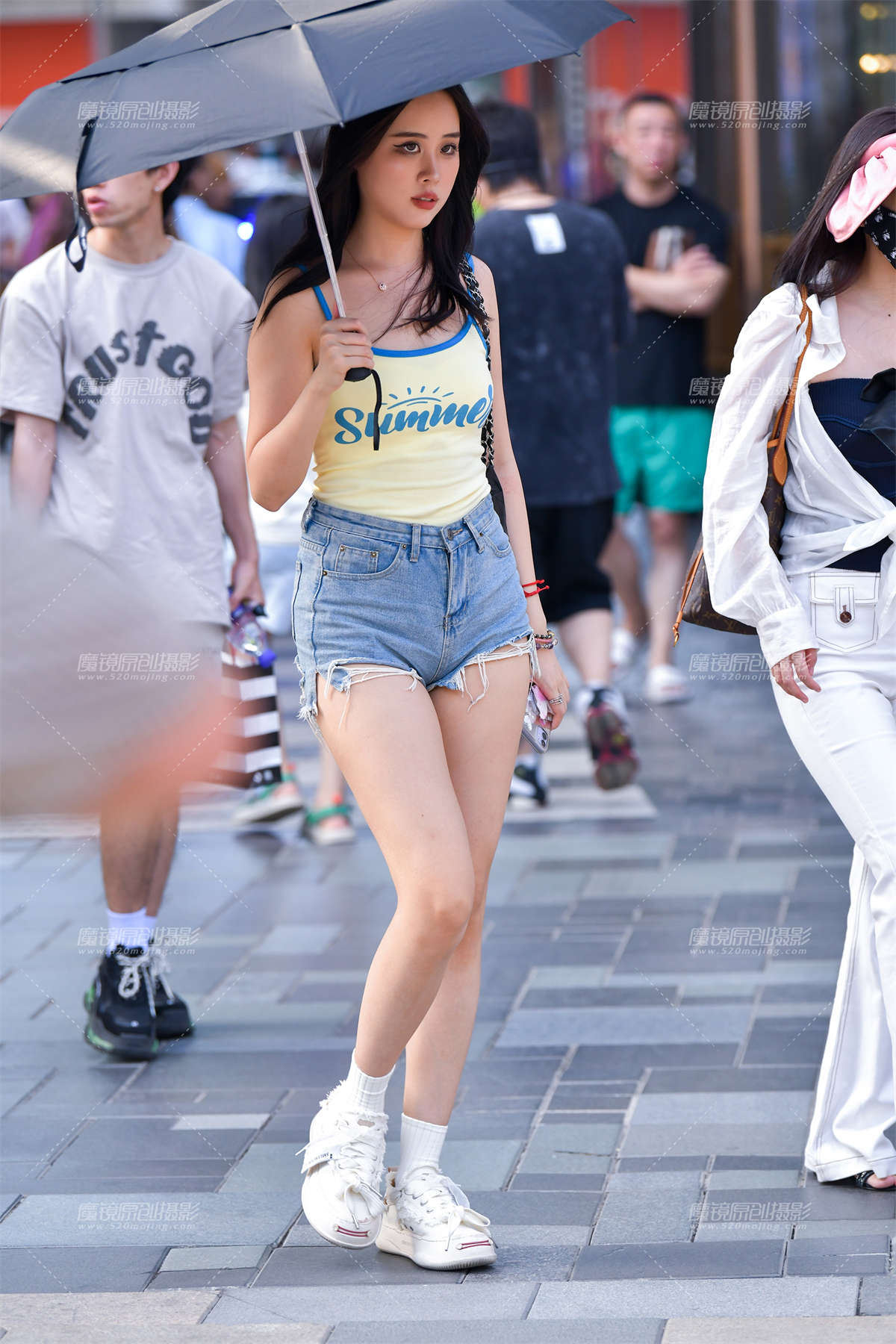 ★吊带牛仔热裤美女-日更街拍