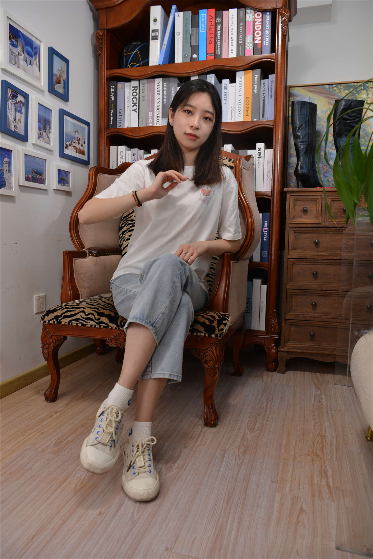 Sexy Asian Girls Feet No.017 美女YIYI性感的40码大脚丫（牛仔裤棉袜裸足2）-日更街拍