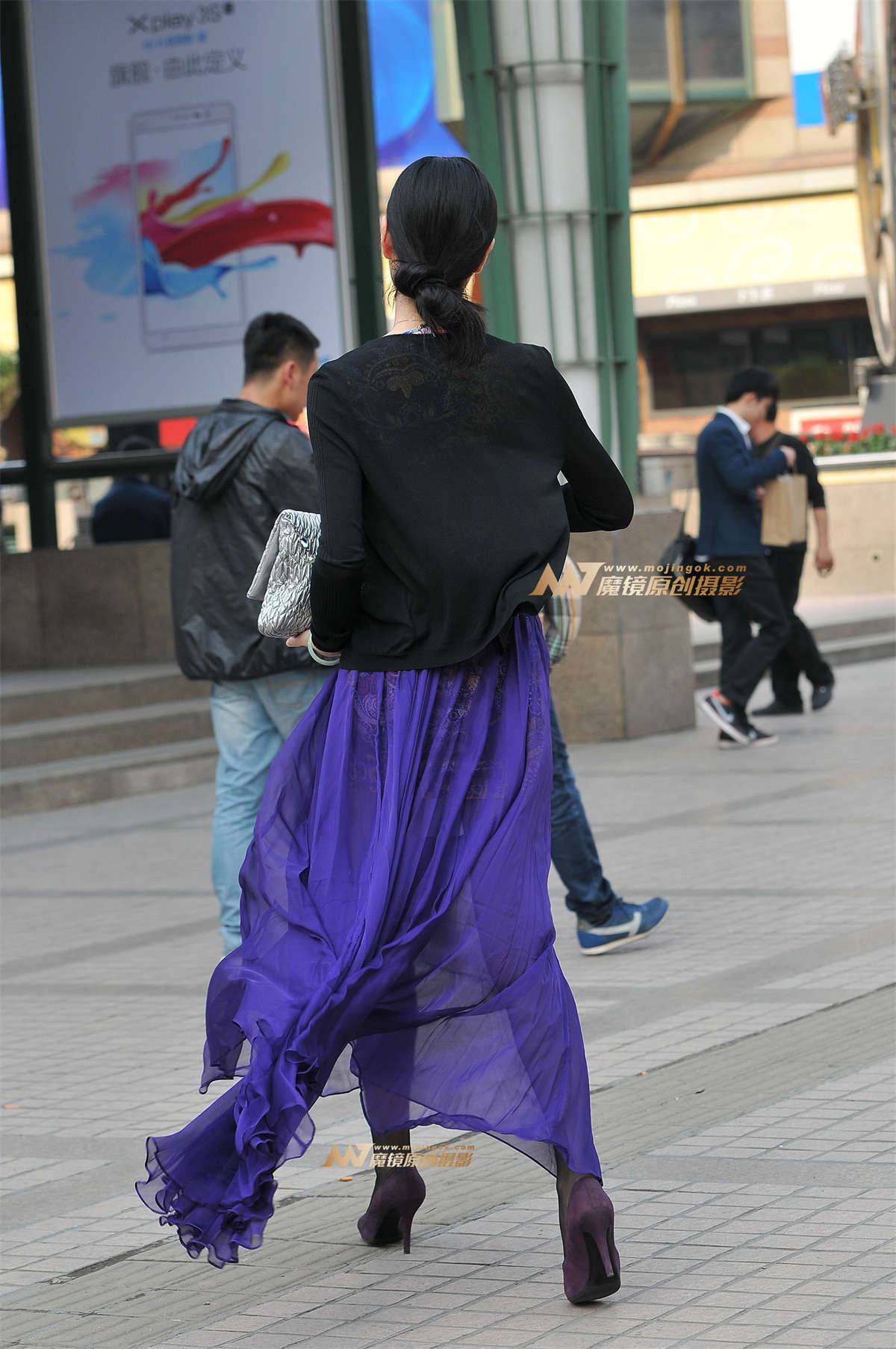 图片[2]-丰胸纱裙少妇-日更街拍