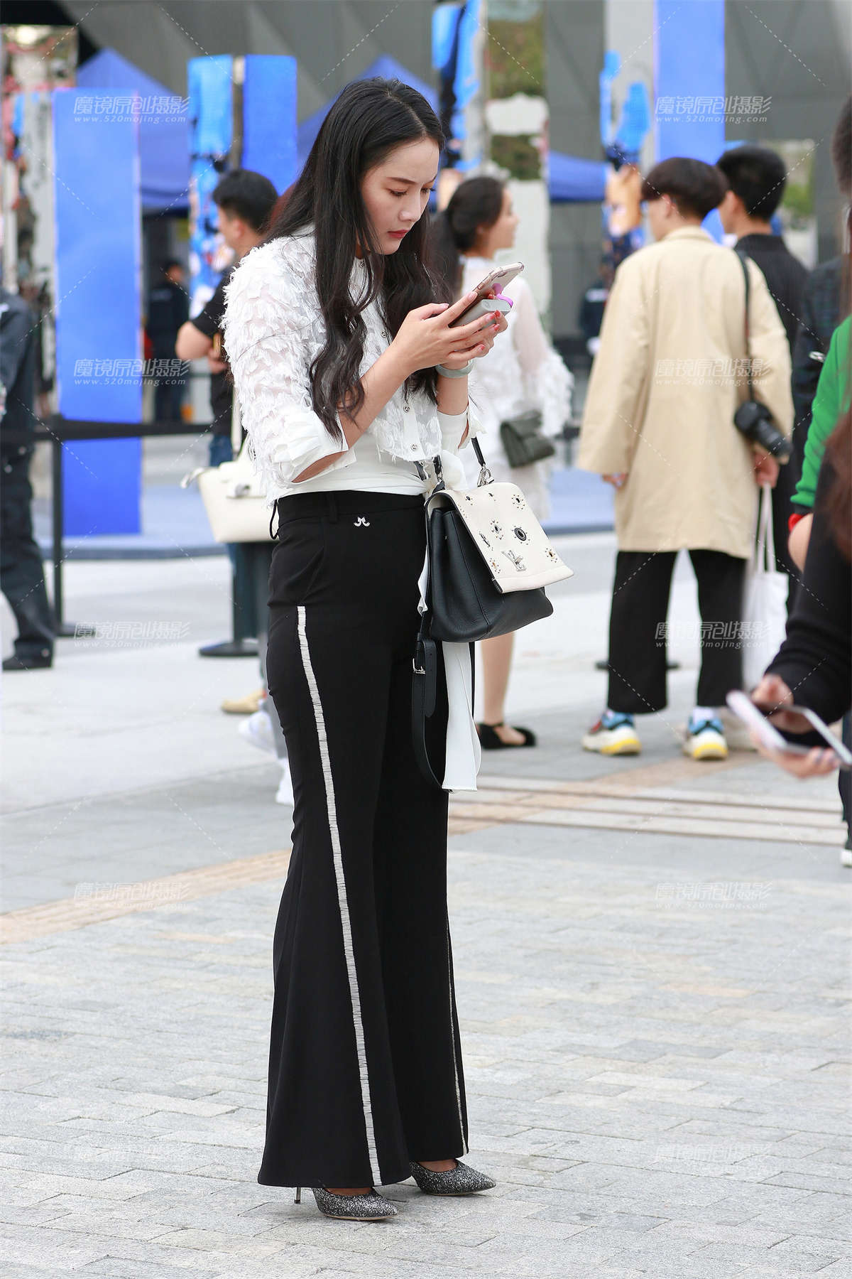 图片[2]-紧身喇叭黑裤__-日更街拍