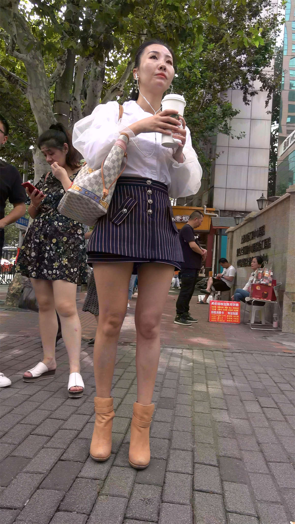 图片[2]-美腿白衬衫长马尾辫美女-日更街拍