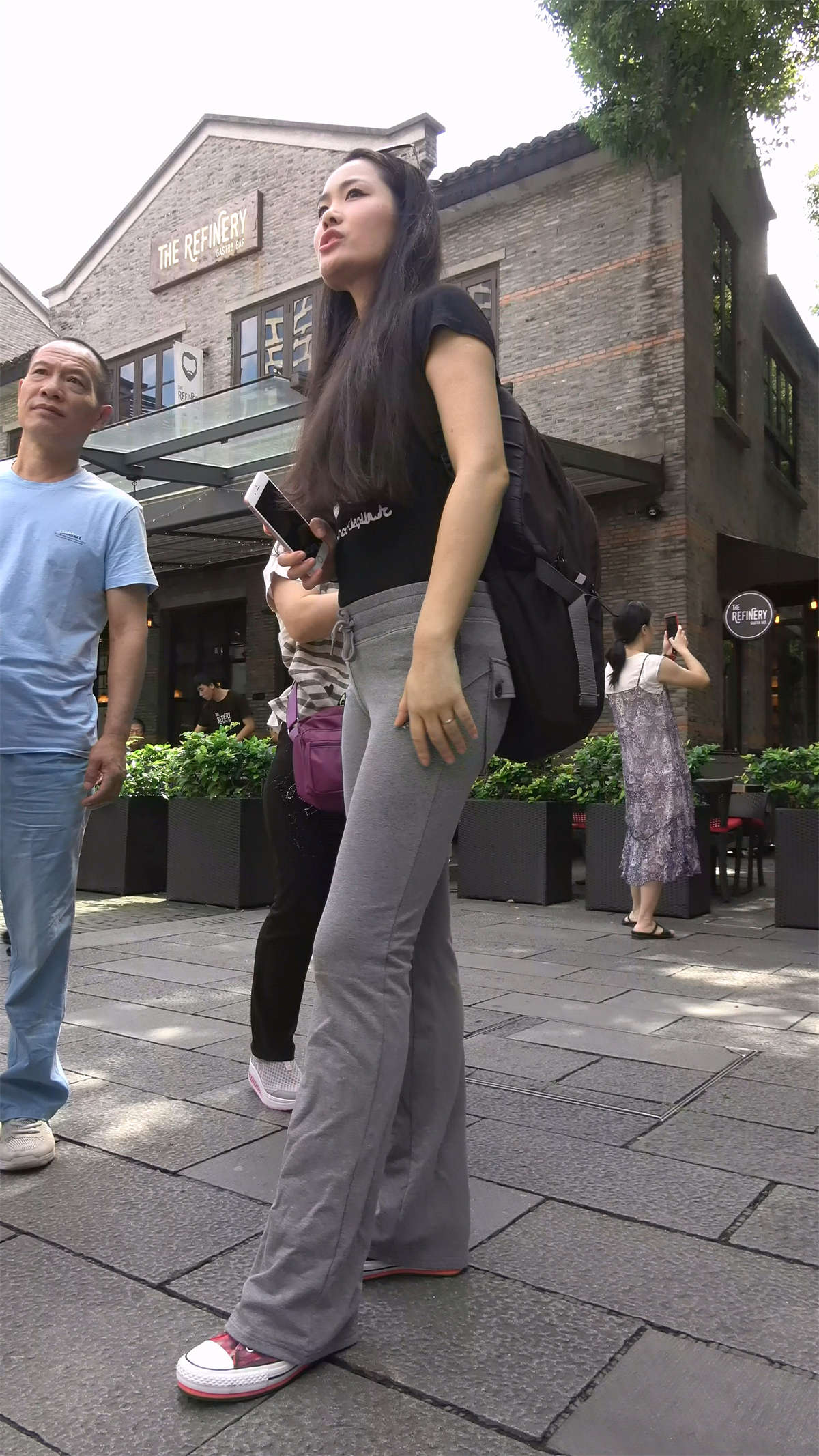 图片[2]-弹力运动裤黑T恤美三角美女-日更街拍