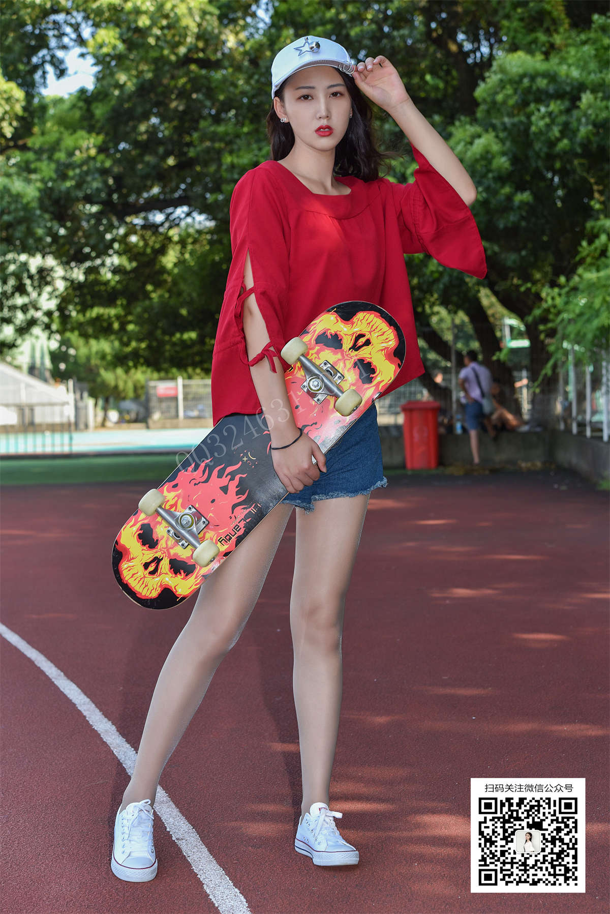 图片[2]-大生模拍 NO.078 悦悦 穿着丝袜玩滑板-日更街拍