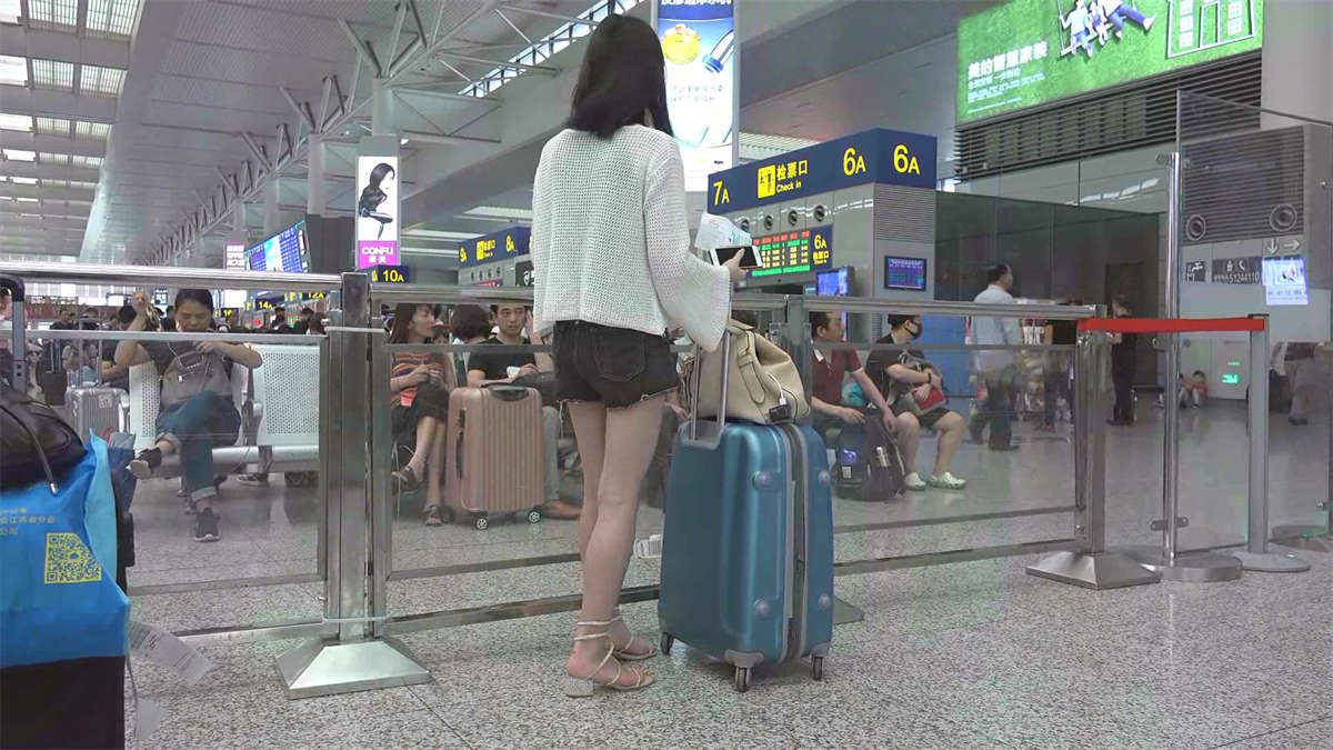 高挑美女细带凉拖-日更街拍