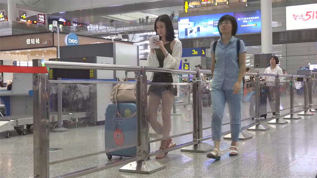 图片[2]-高挑美女细带凉拖-日更街拍