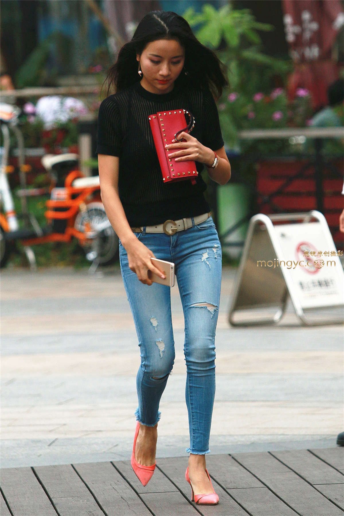 漂亮紧牛MM-日更街拍