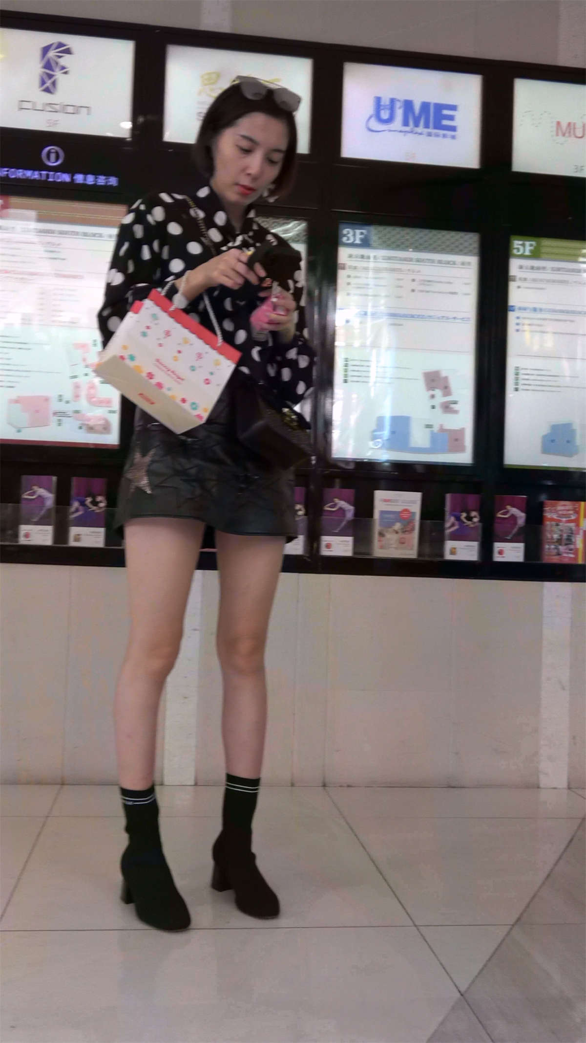 图片[2]-苗条美腿高挑短发小姐姐-日更街拍