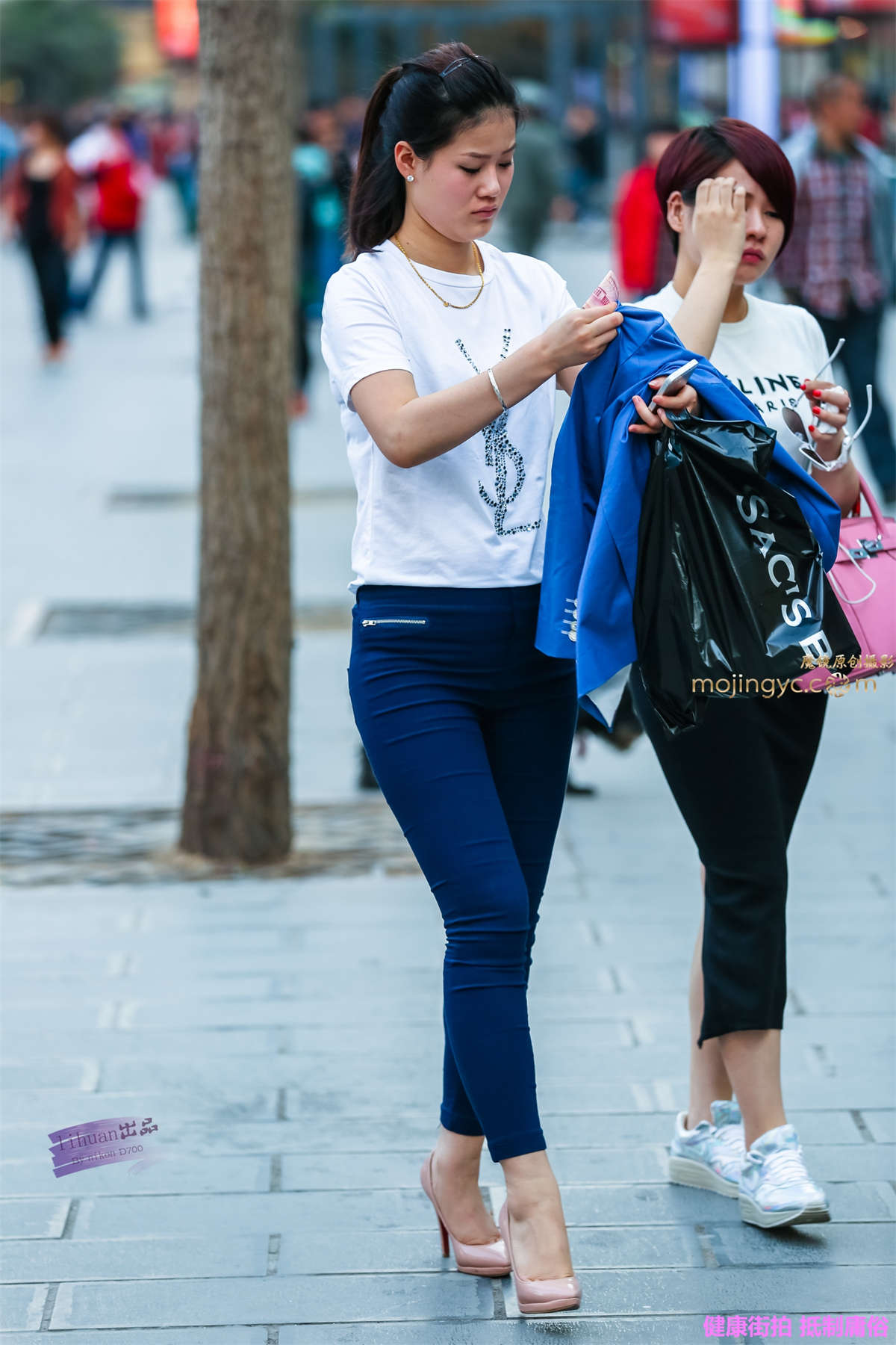 李欢原创-美女，丰腴蓝裤-日更街拍