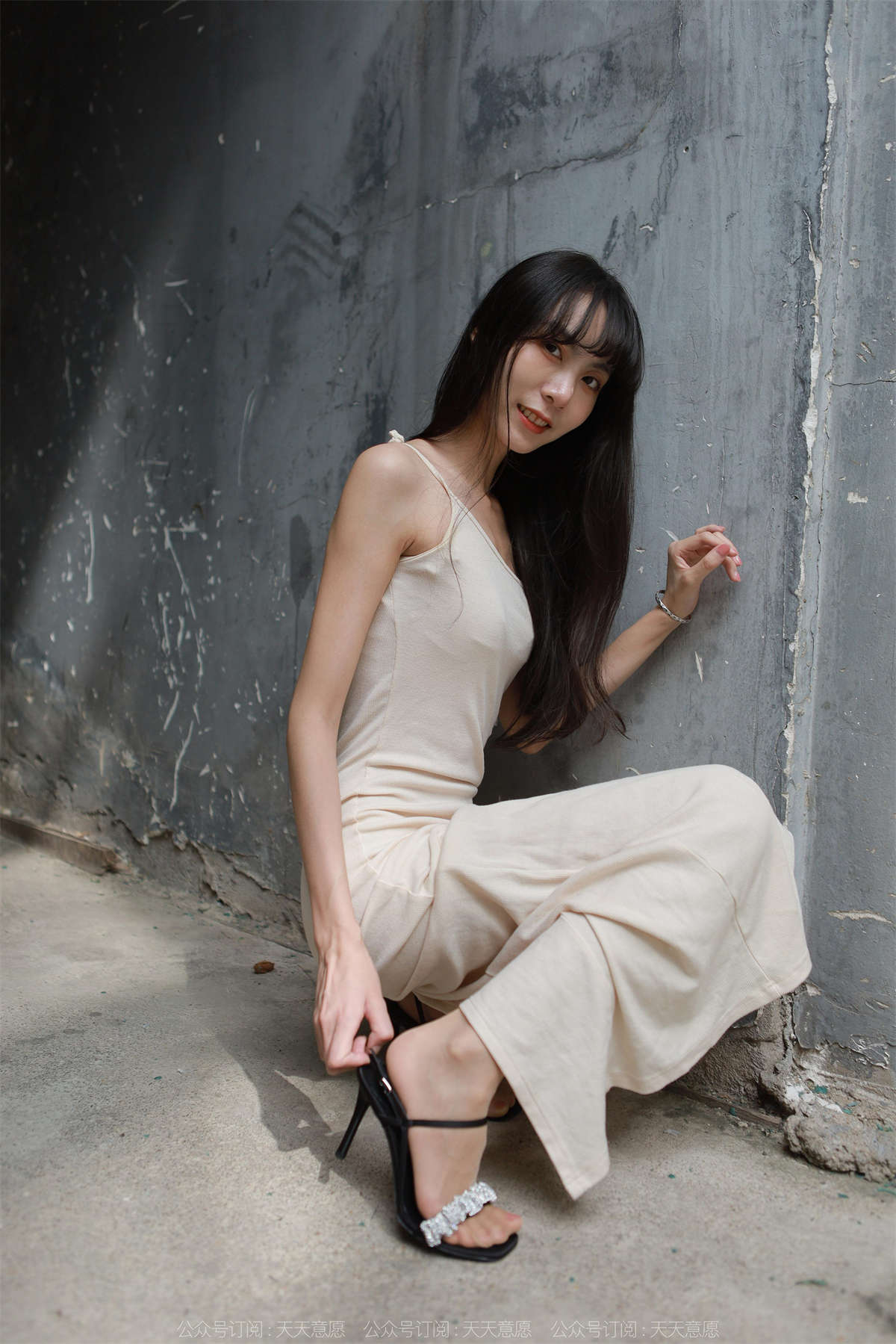 图片[2]-IESS异思趣向 2022.11.08 丝享家1262：团团 高叉长腿-日更街拍