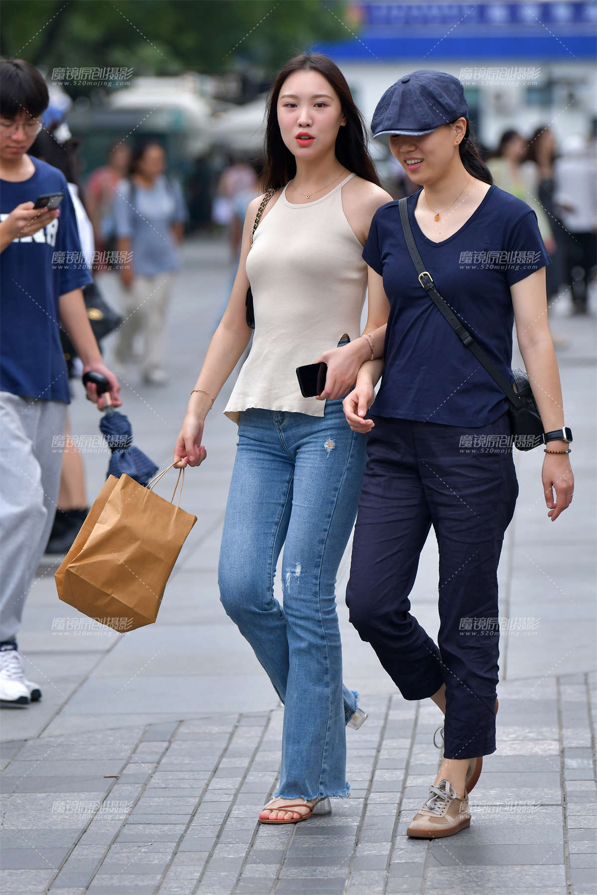 ★高挑牛仔裤美女-日更街拍