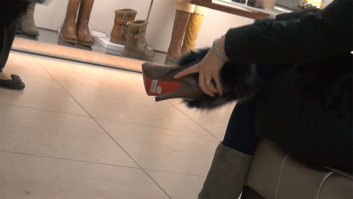 图片[2]-气质韵妇的短黑丝-日更街拍