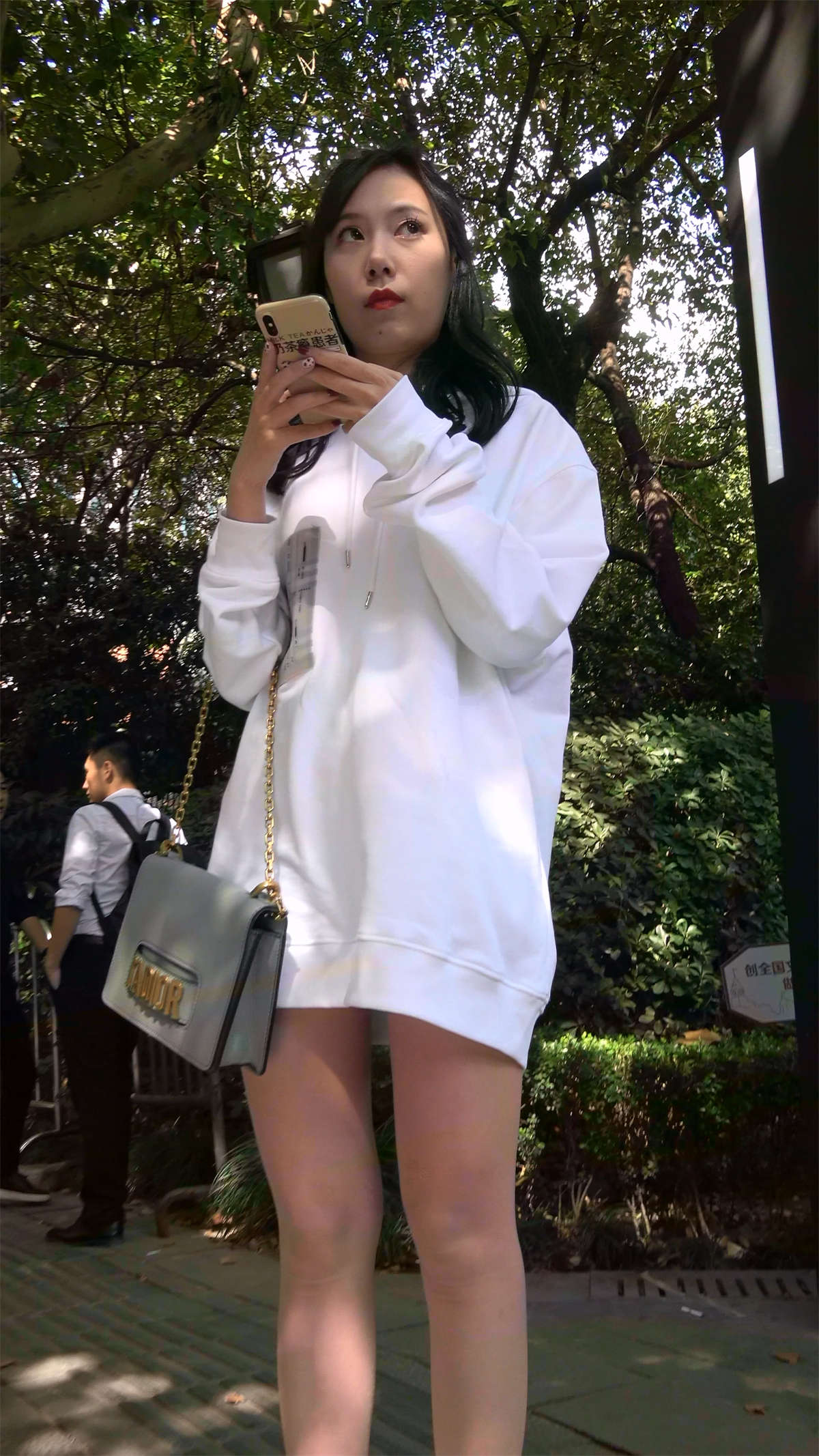 图片[2]-白衣白鞋丝袜美女貌美如花-日更街拍