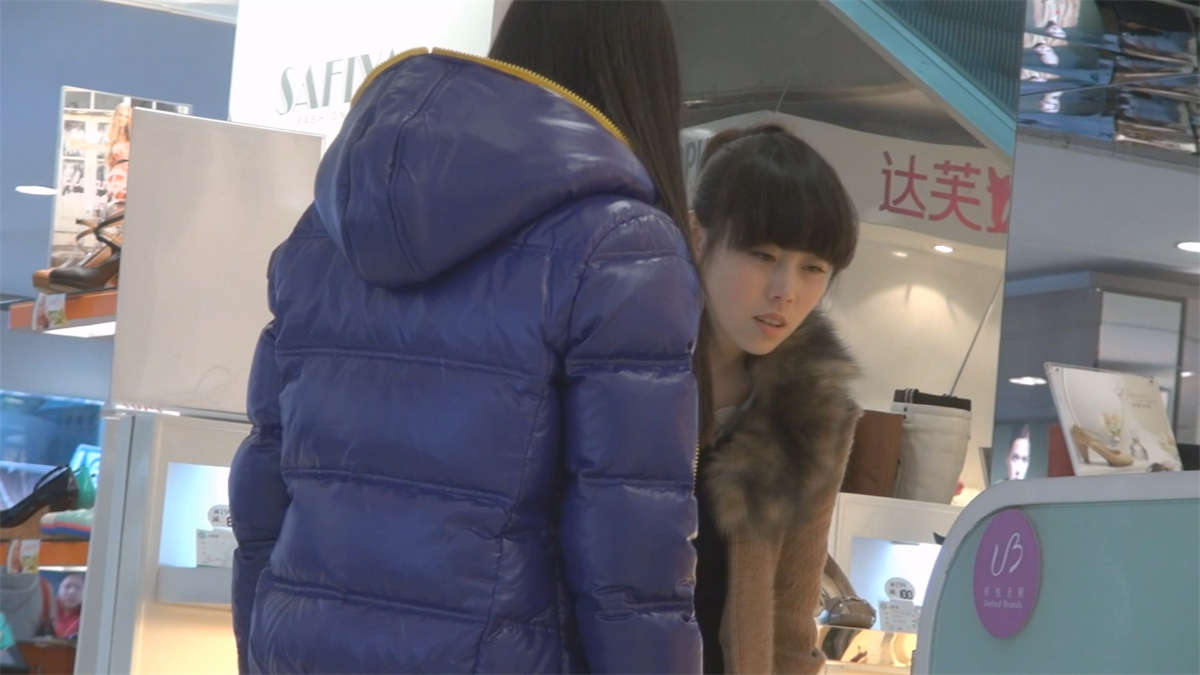 图片[2]-前半段展示试鞋的意境，后半段定格美足的真切-日更街拍