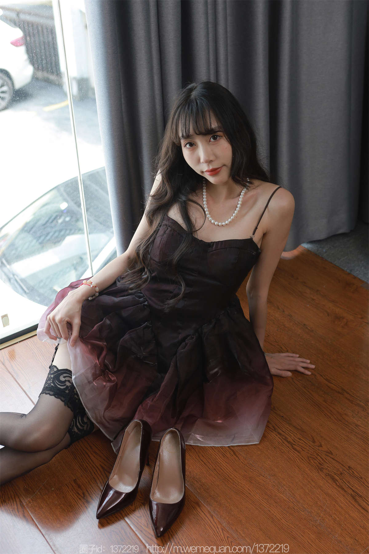 图片[2]-IESS异思趣向 2023.04.30 丝享家1437：团团 黑色吊带袜-日更街拍