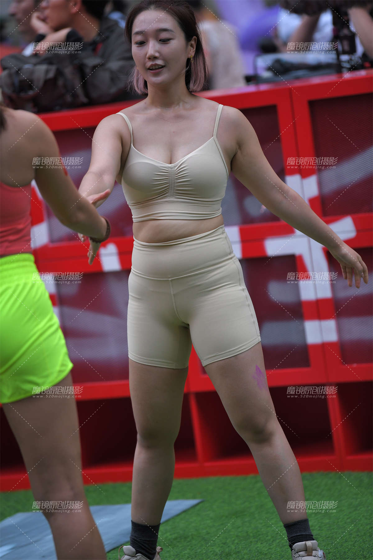 图片[2]-挥撒热汗的米色五分钟-日更街拍