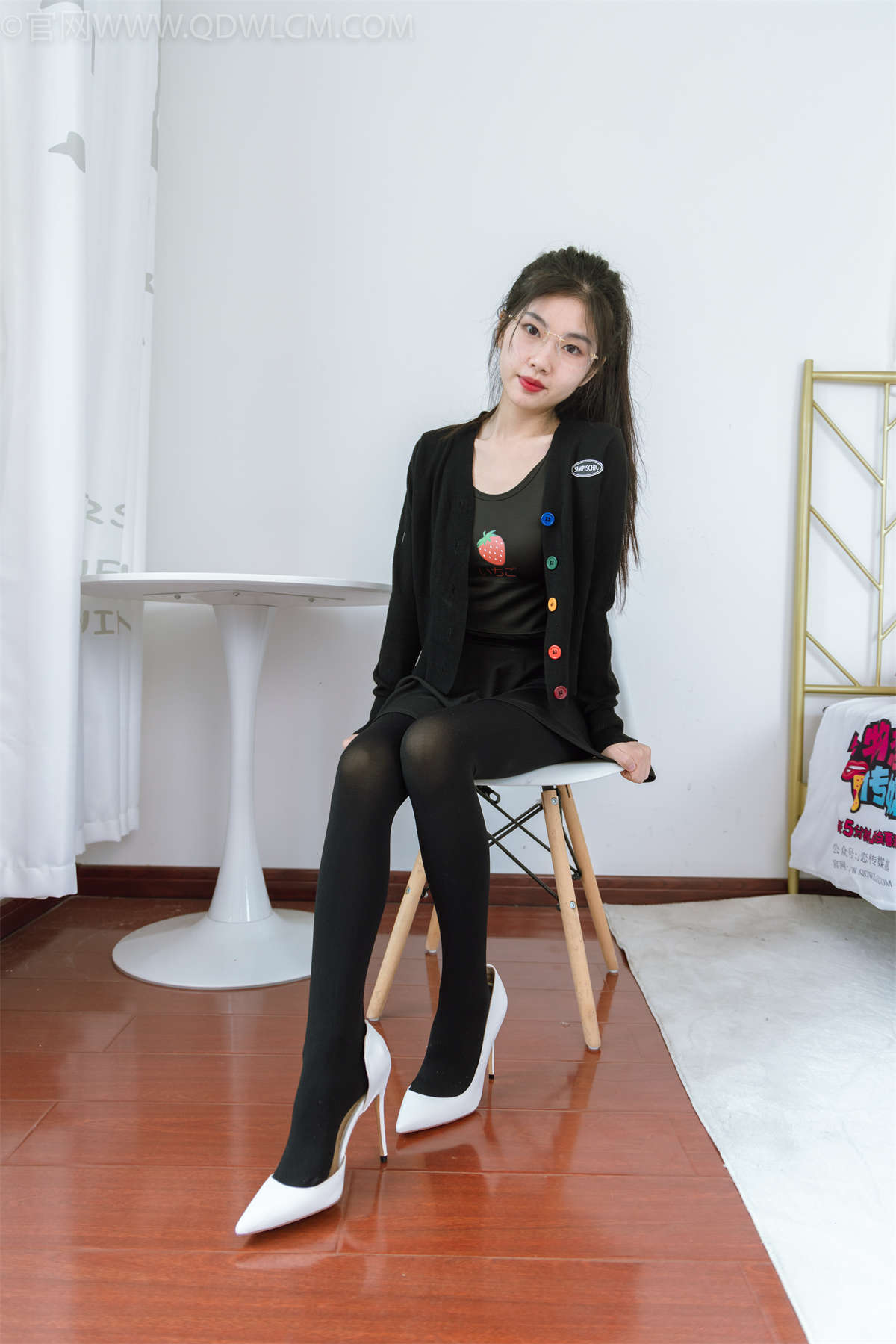 物恋传媒 NO.1137 米米-夜得精灵-日更街拍