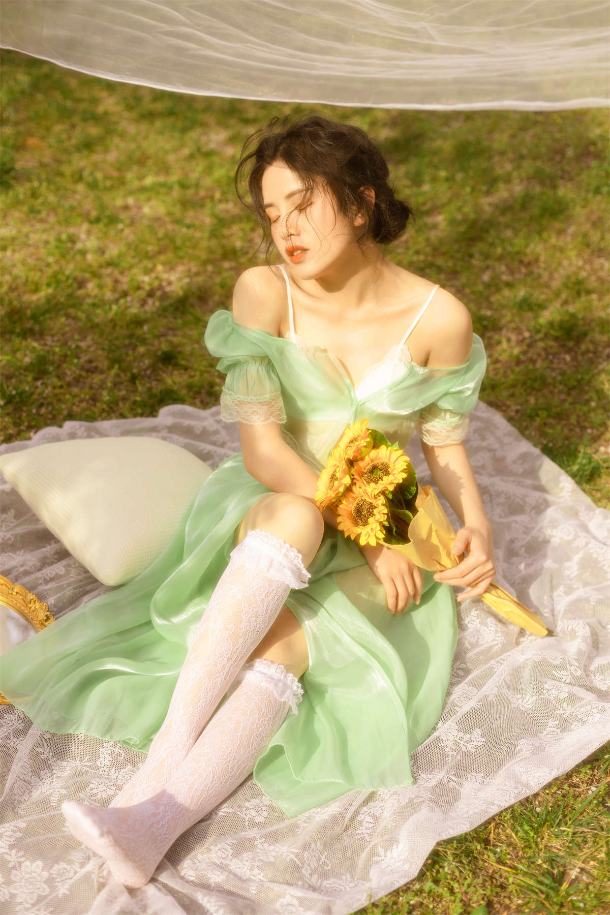 YITUYU艺图语 2023.04.03 躺进浪漫里 安妮-日更街拍