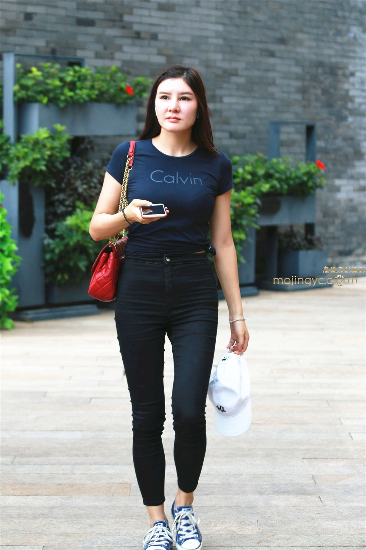 紧黑裤少妇-日更街拍