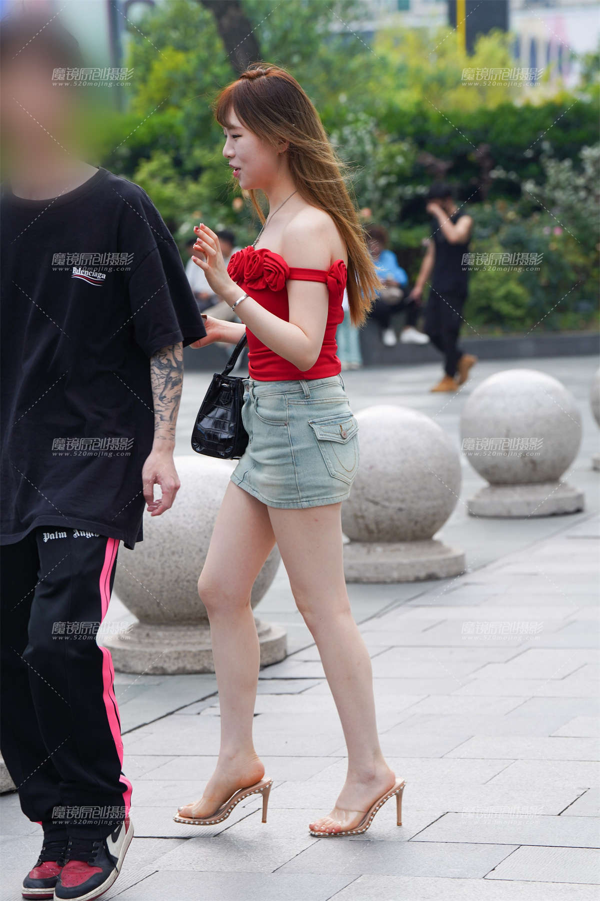 白嫩美腿-日更街拍