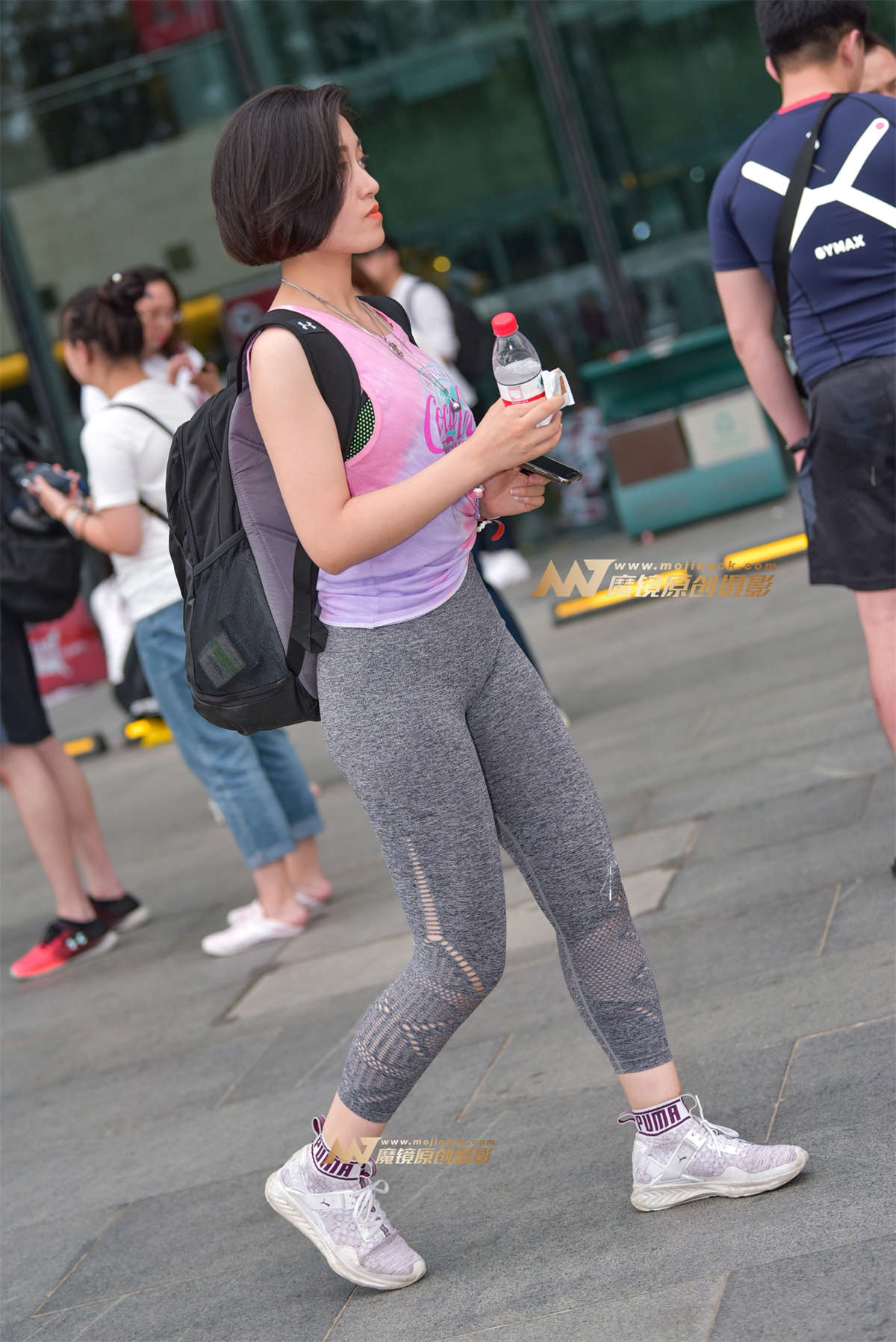 爱运动爱健身的短发美女-日更街拍