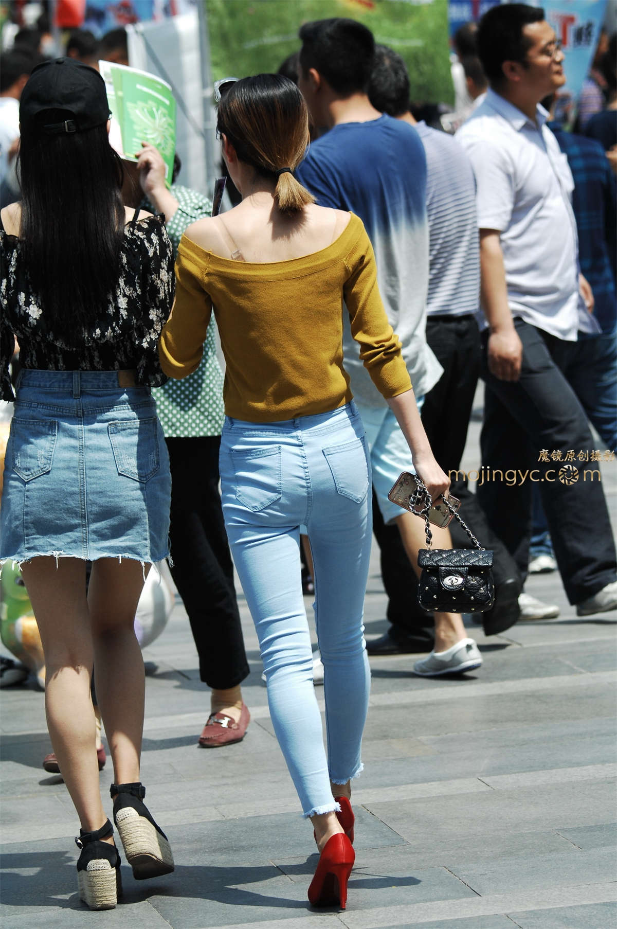 2016-09-18水洗蓝紧身牛仔美臀妹妹14张-日更街拍