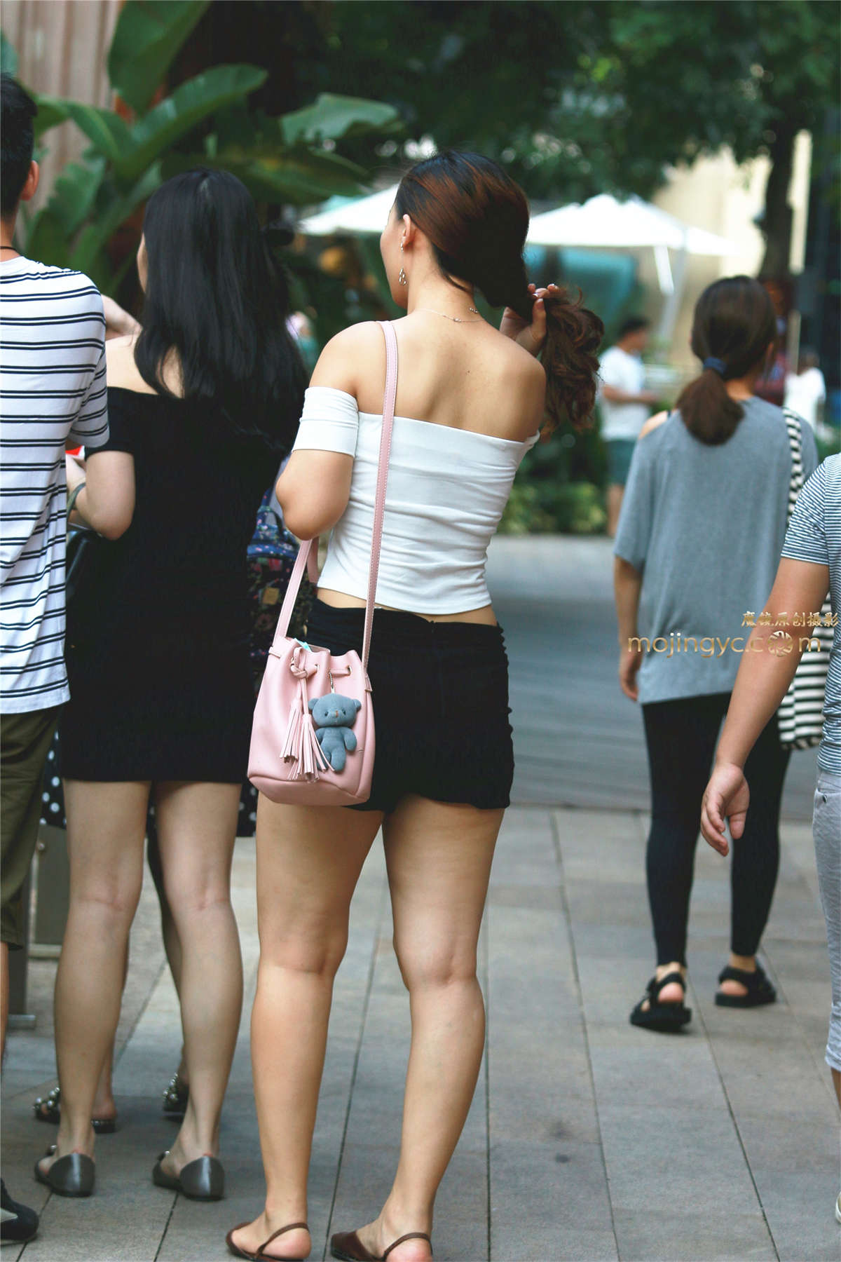 图片[2]-翘臀热裤-日更街拍