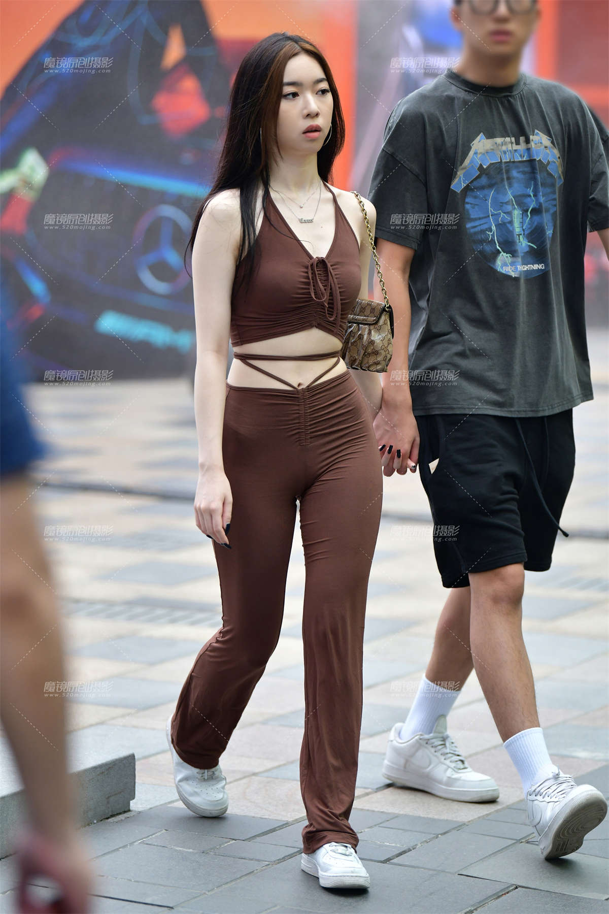 图片[2]-★超级身材绛红紧身美女-日更街拍