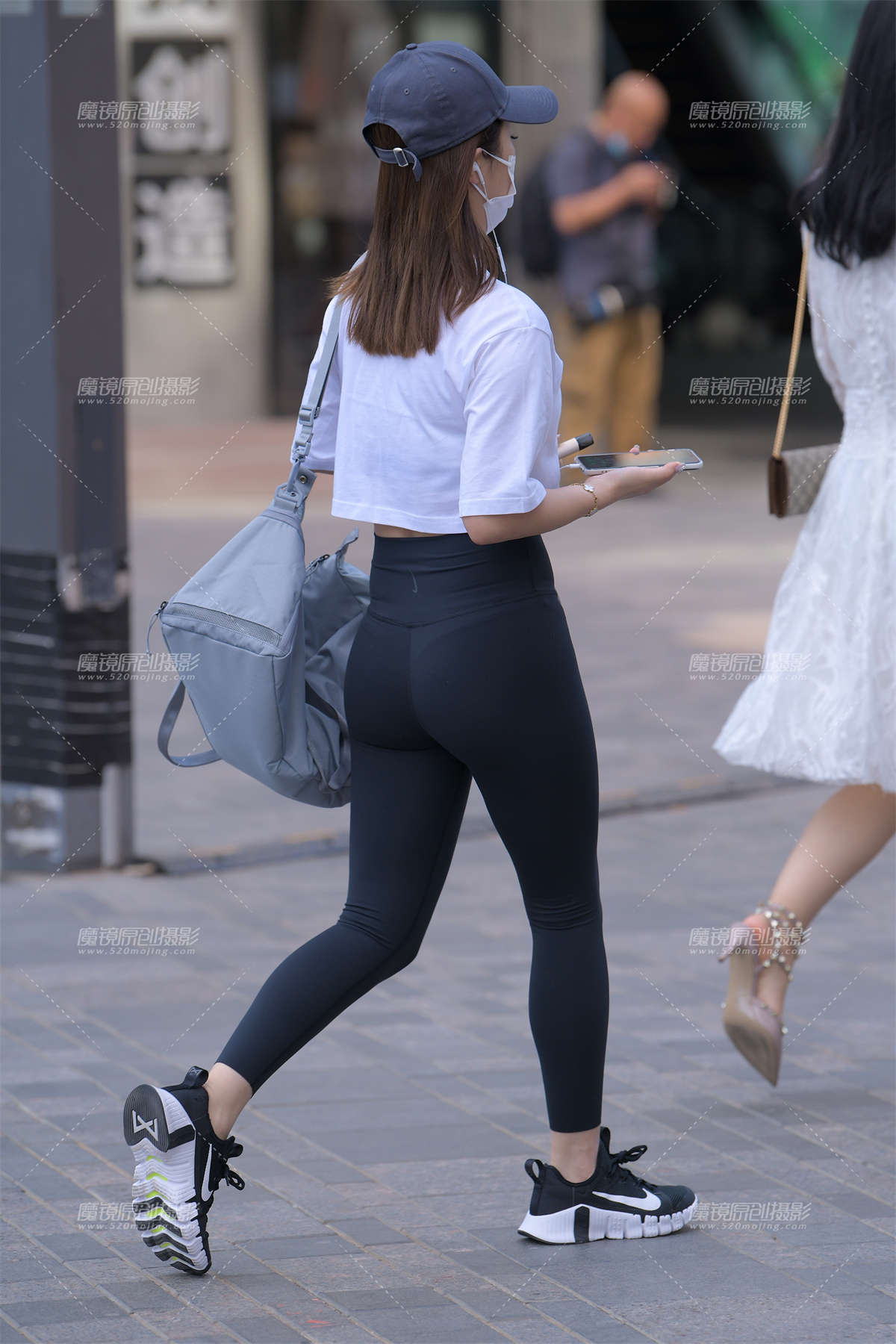 图片[2]-【红石赛帖】性感黑色紧身裤美女-日更街拍