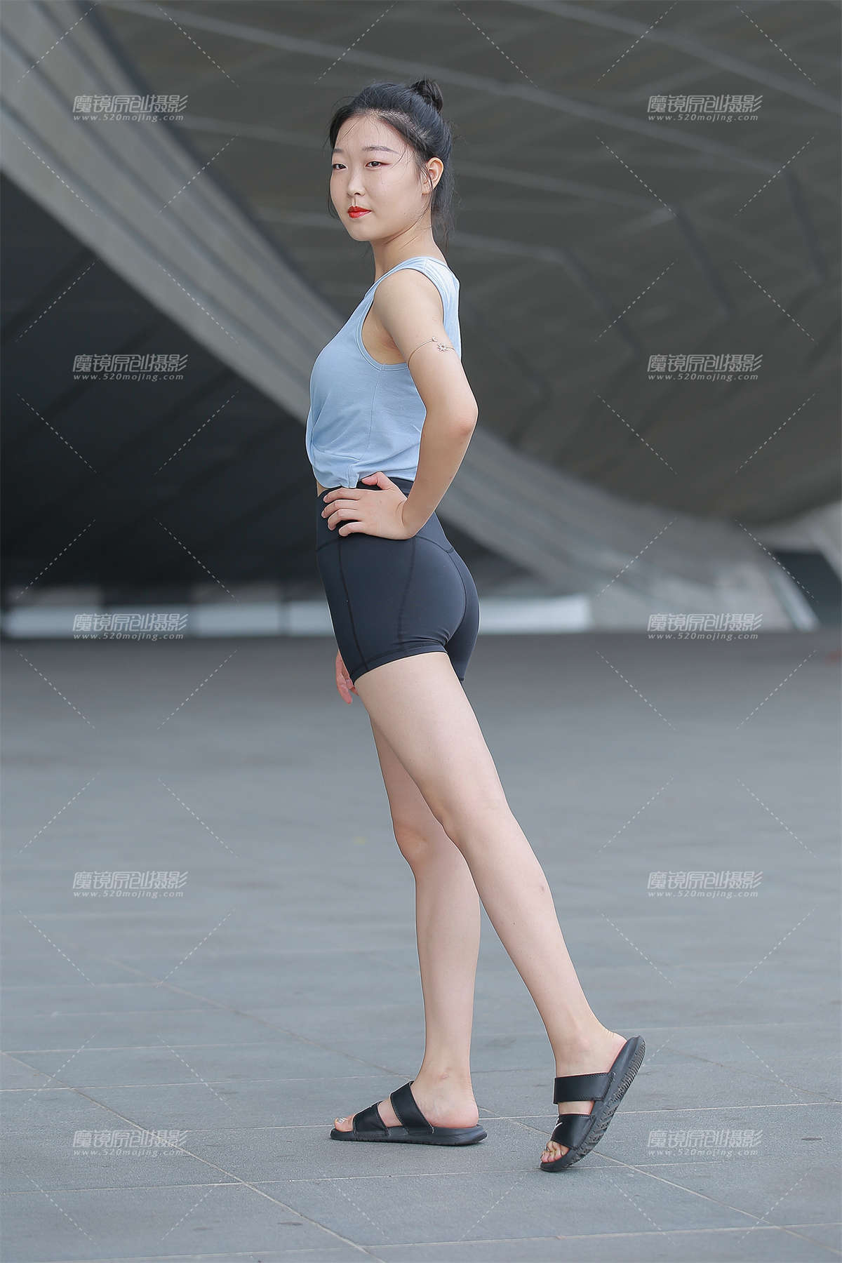 黑色瑜伽热裤-日更街拍