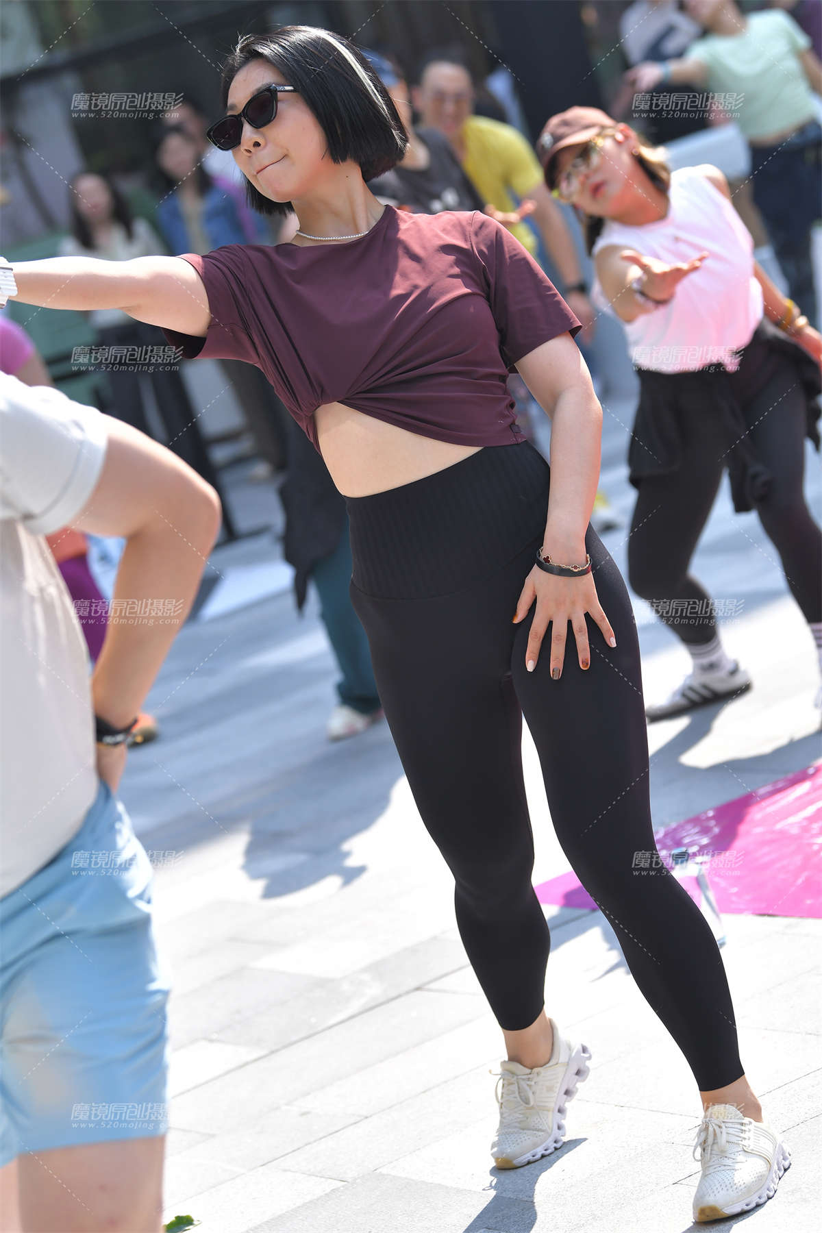 热汗挥洒的少妇-日更街拍