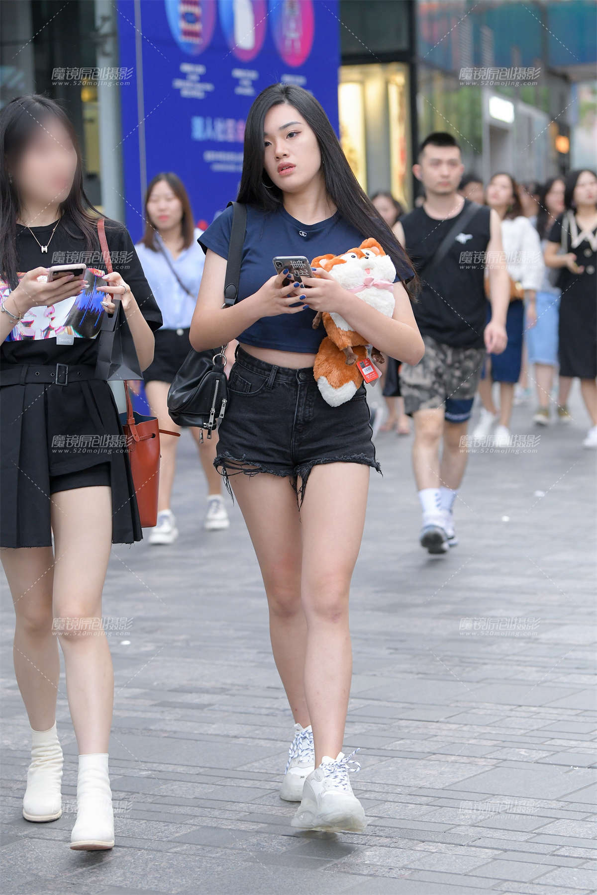 热裤小姐姐-日更街拍