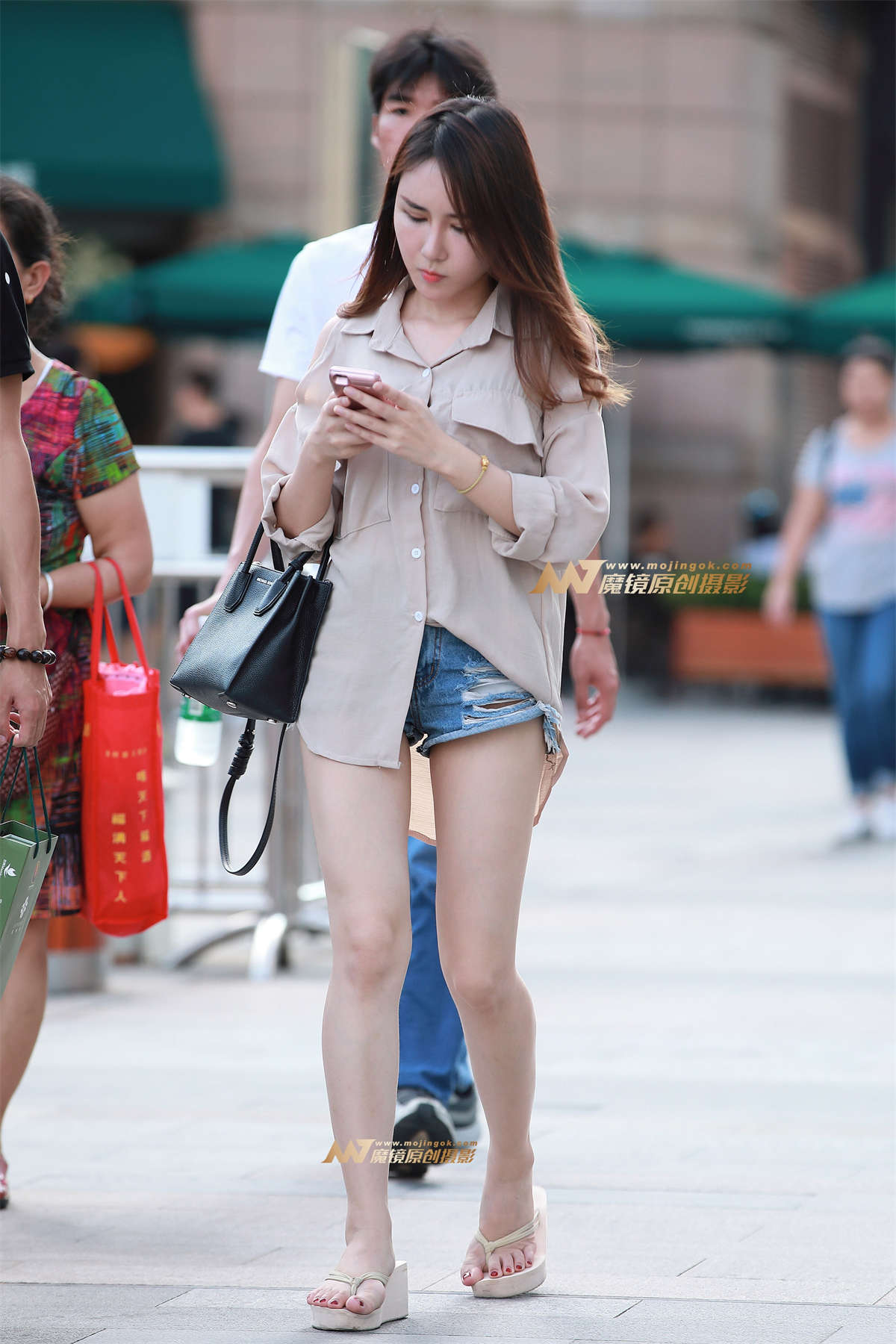 图片[2]-热裤，白皙裸腿，真是诱人-日更街拍