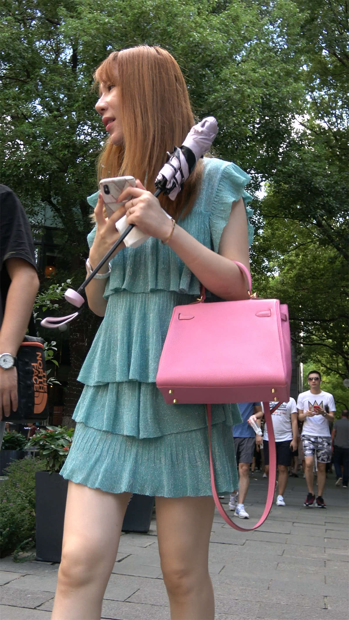 图片[2]-拼接裙美腿凉高姐姐-日更街拍