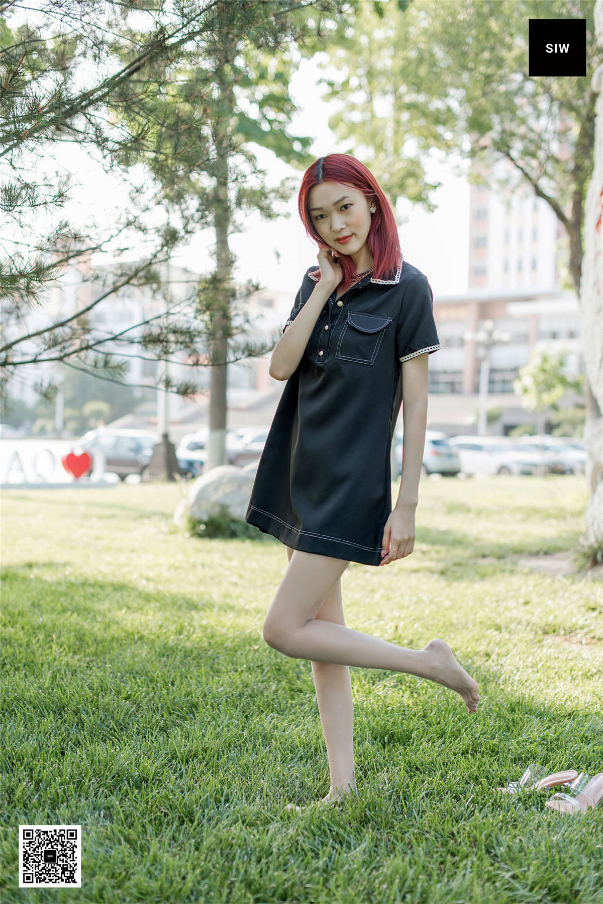 图片[2]-SIW斯文传媒 VOL.070 草地腿模-悦悦-日更街拍