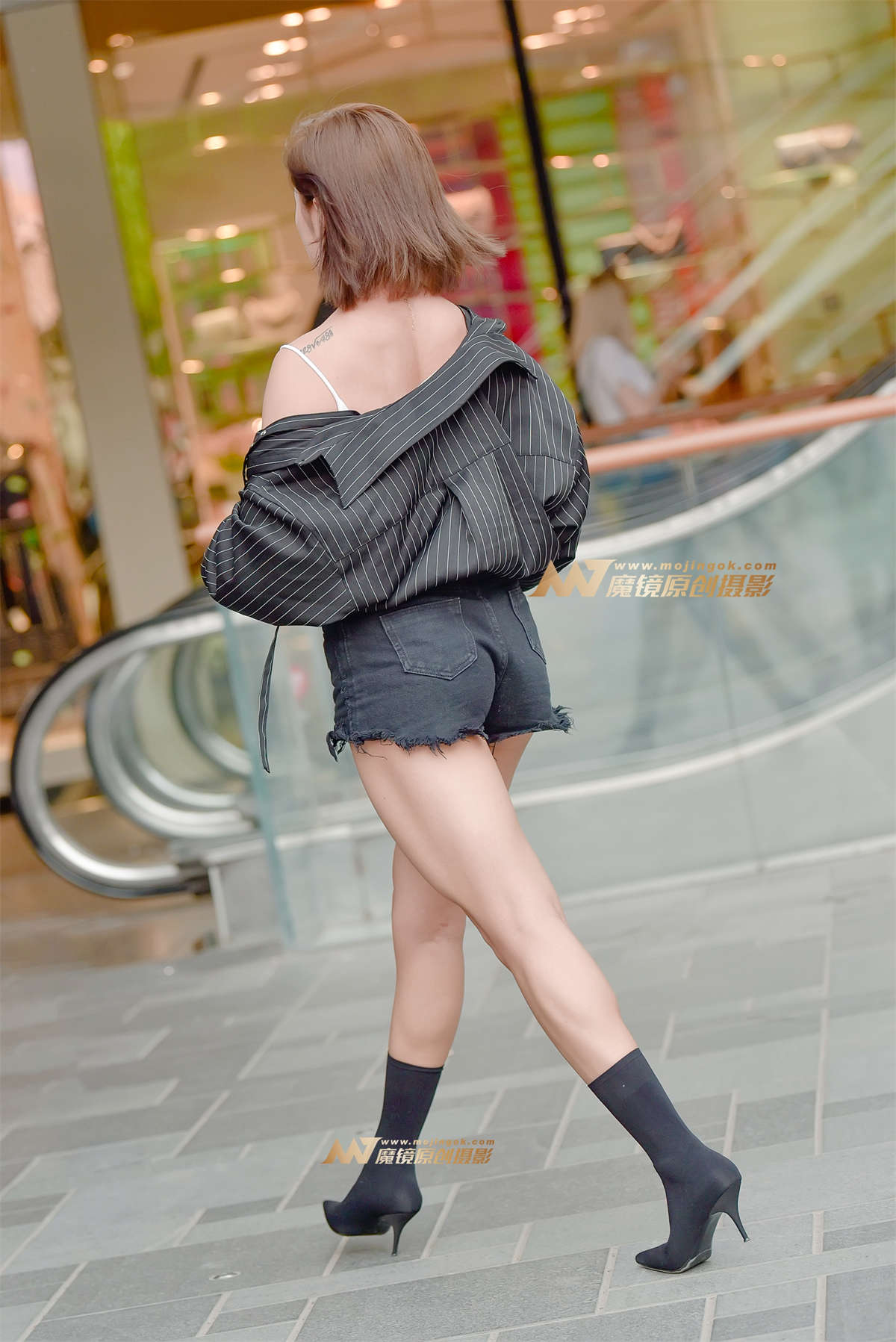 图片[2]-时尚热裤高靴短发靓女-日更街拍