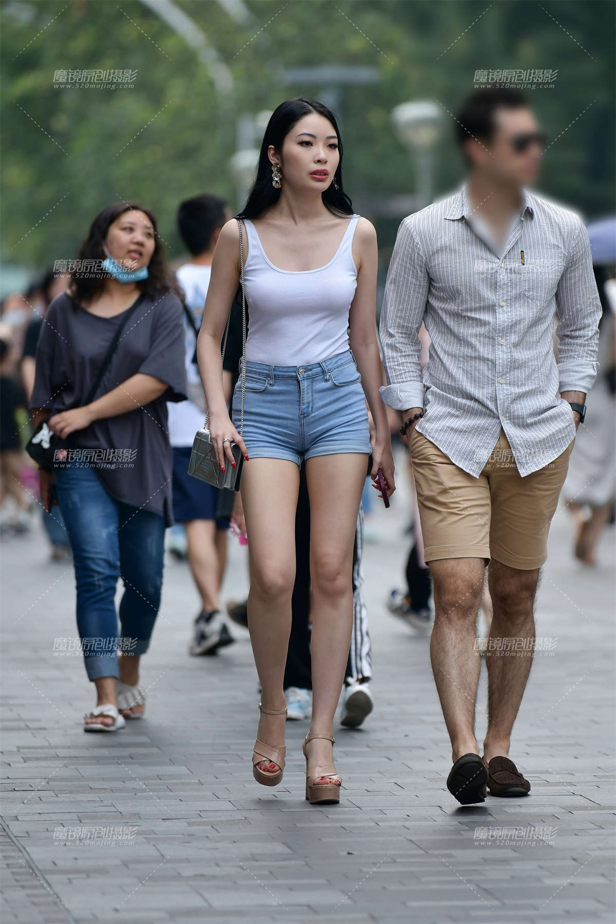 图片[2]-★红指甲气质热裤美女-日更街拍