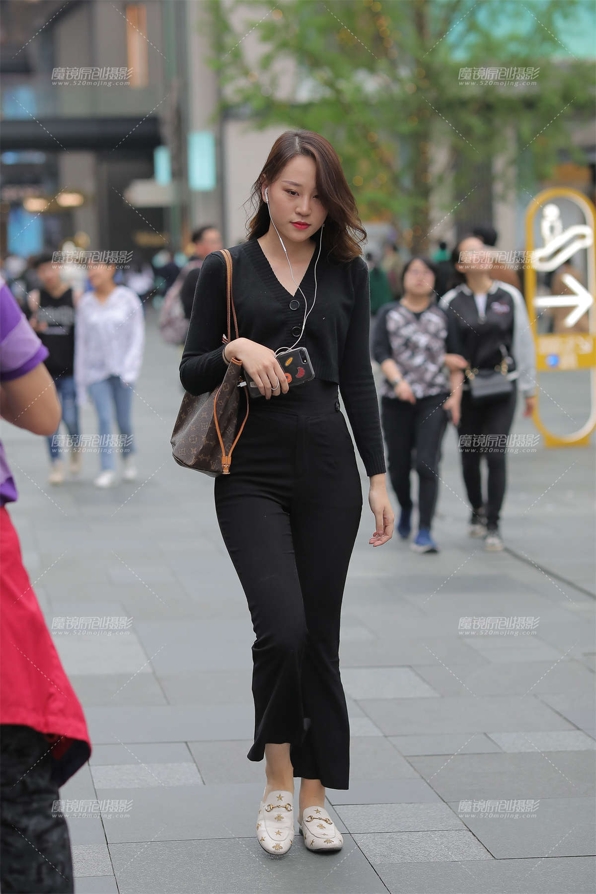 【凯恩赛贴】大美妞 这腰臀比堪称完美-日更街拍