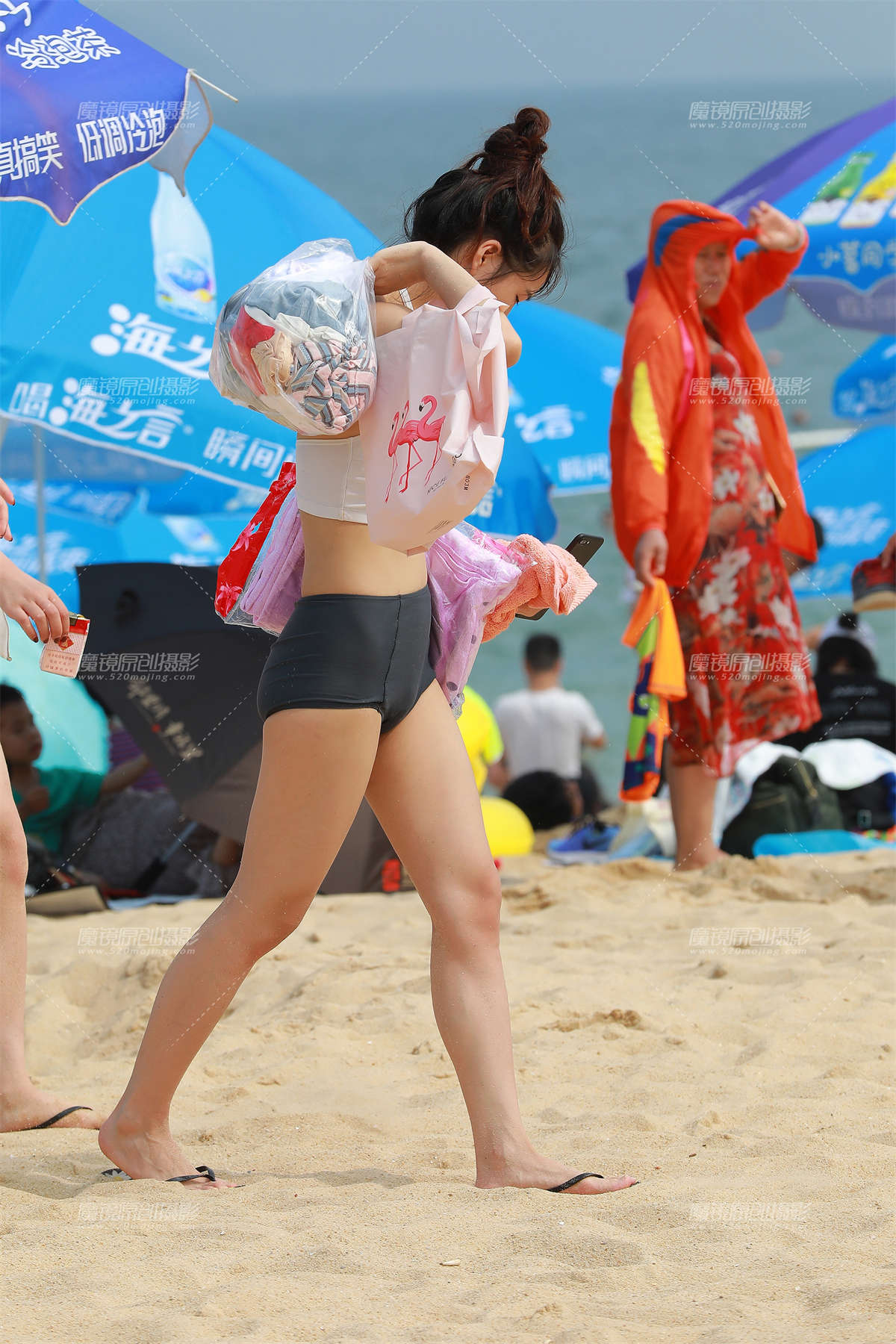 图片[2]-沙滩上的美眉-日更街拍