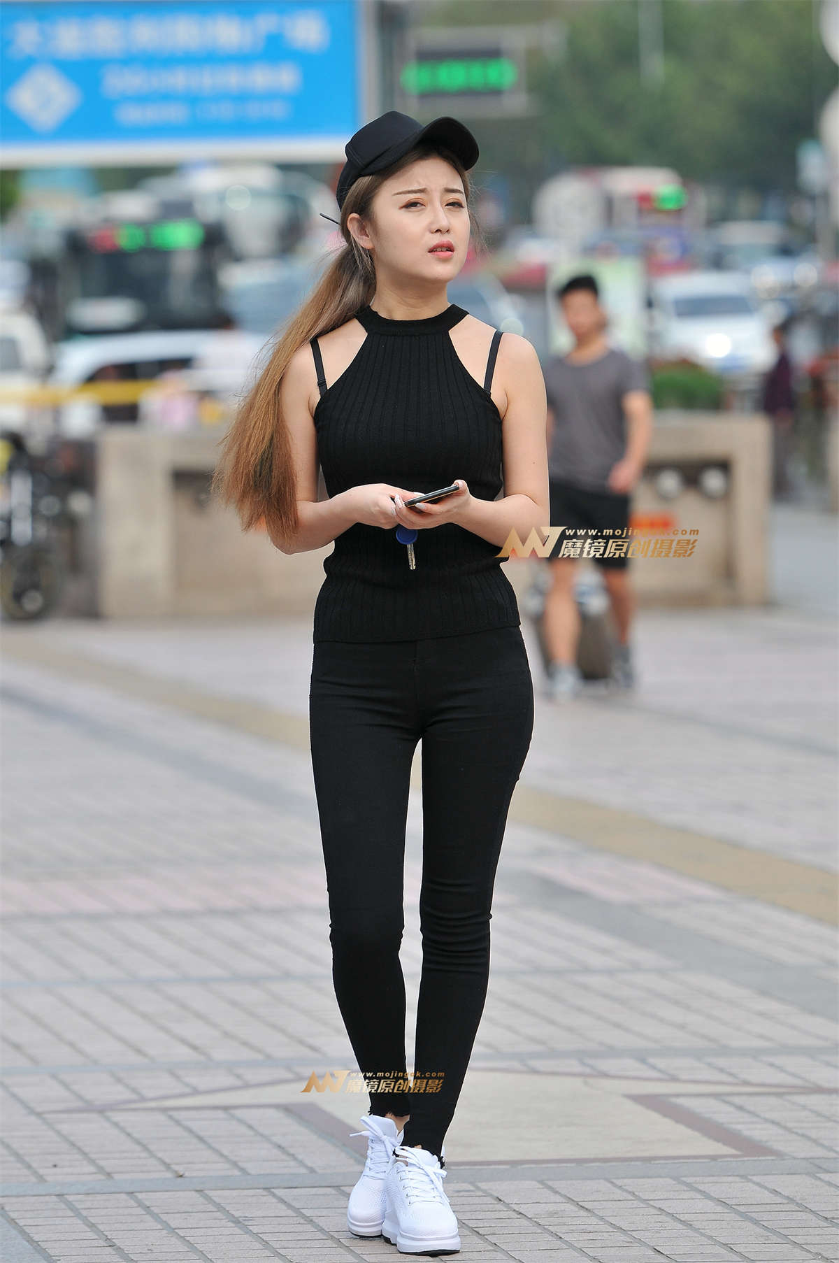 黑紧身裤 翘臀小美女-日更街拍