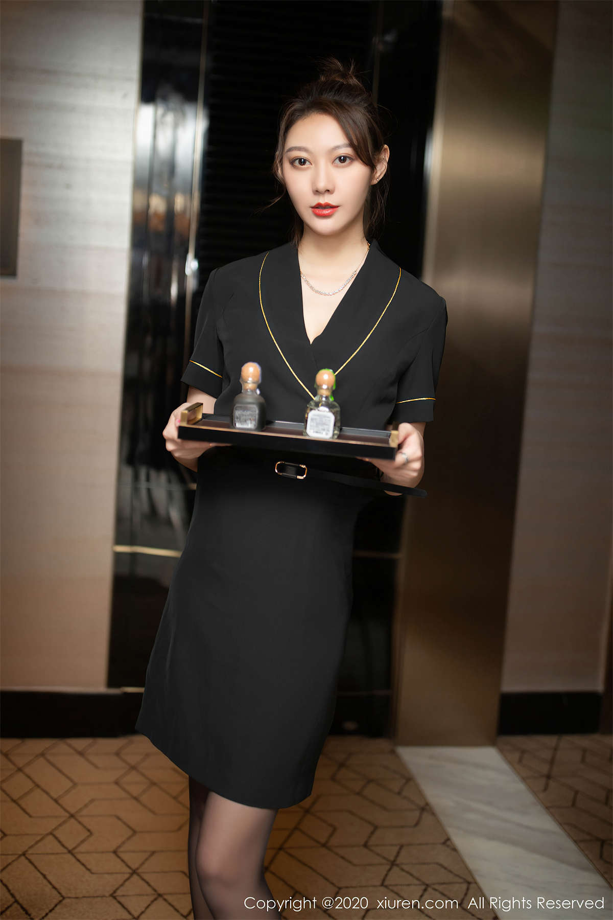 图片[2]-Xiuren秀人网 2020.08.19 NO.2464 艺轩-日更街拍