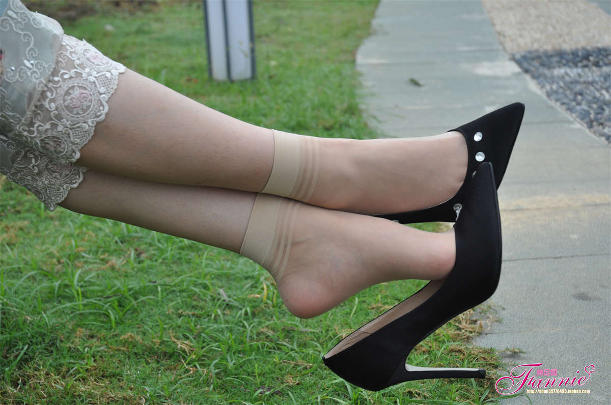 Fannie芬妮美足园NO.619 秋日私语（高跟丝足1）-日更街拍