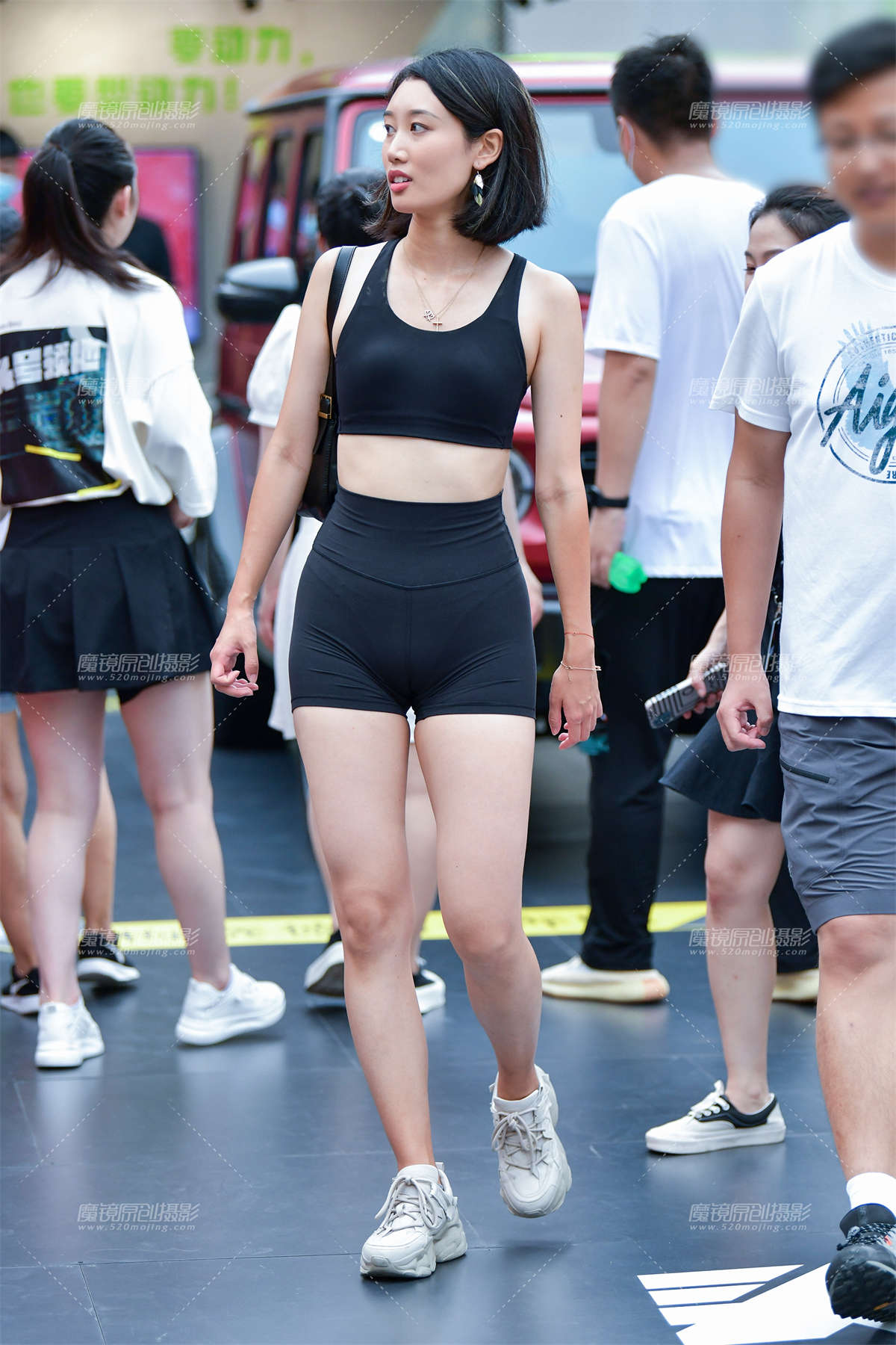 图片[2]-★紧身瑜伽短裤美女-日更街拍