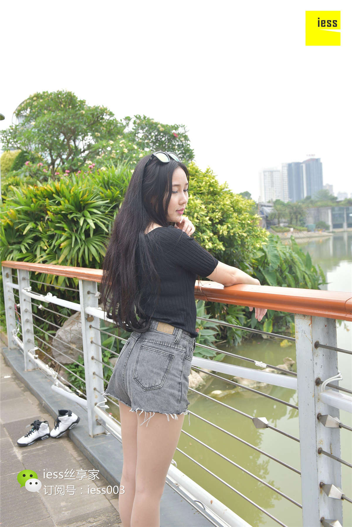 IESS异思趣向 丝享家034期：超短热裤肉丝欣欣-日更街拍