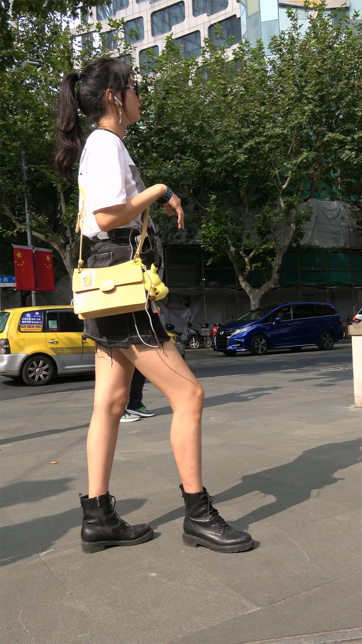 图片[2]-短裙短靴马尾辫小姐姐-日更街拍